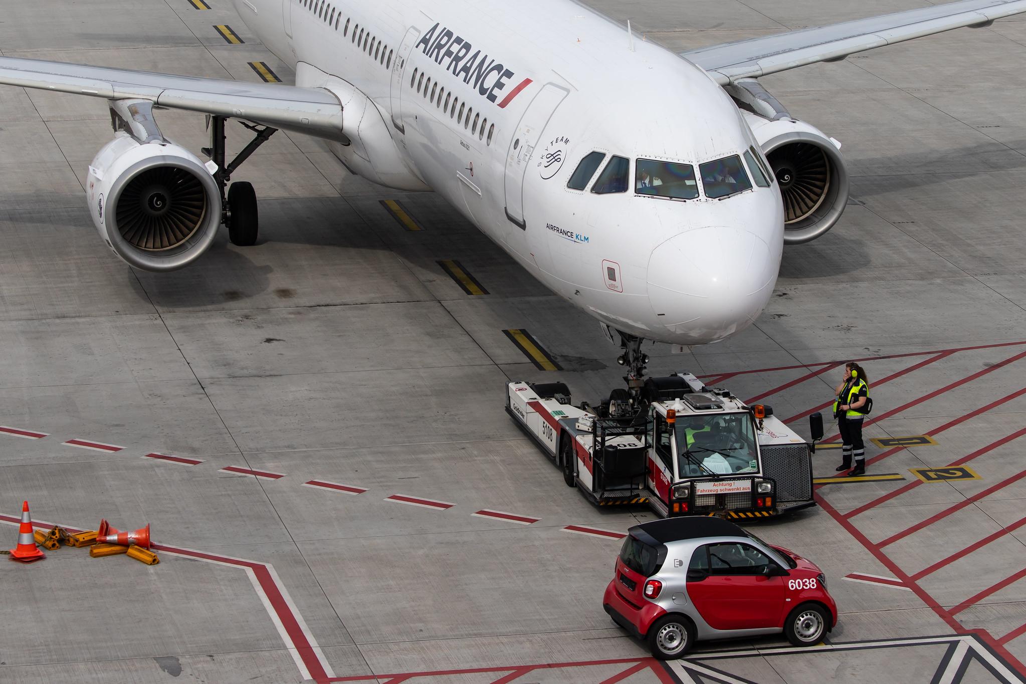 Hamburg Airport: Air France (AF / AFR) |  Airbus A321-212 A321 | F-GTAU | MSN 3814