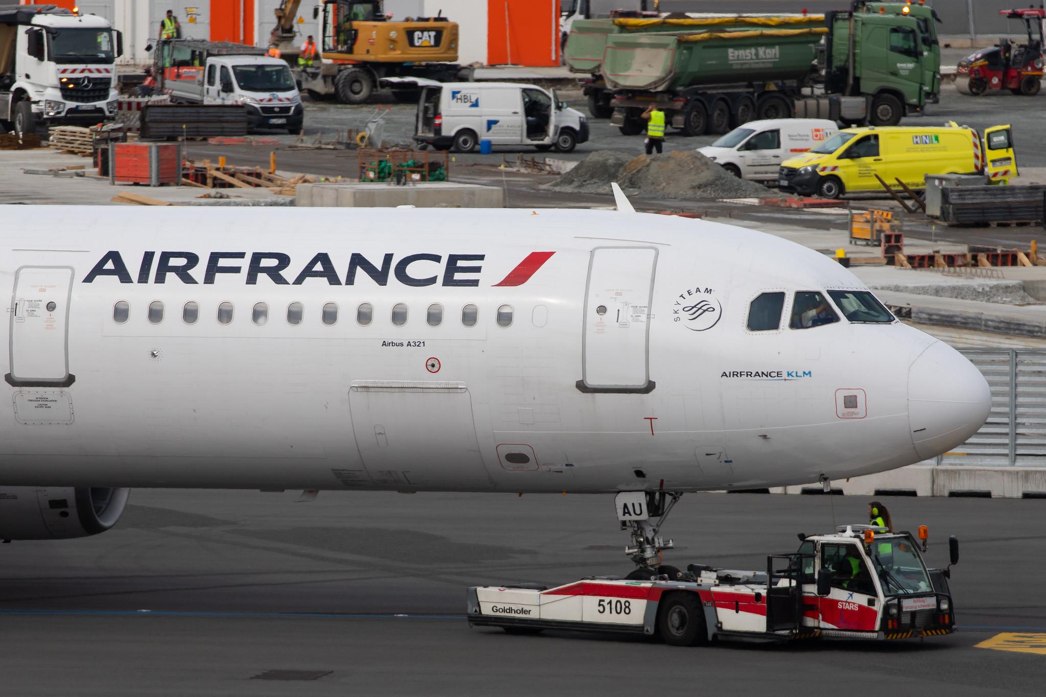 Hamburg Airport: Air France (AF / AFR) |  Airbus A321-212 A321 | F-GTAU | MSN 3814