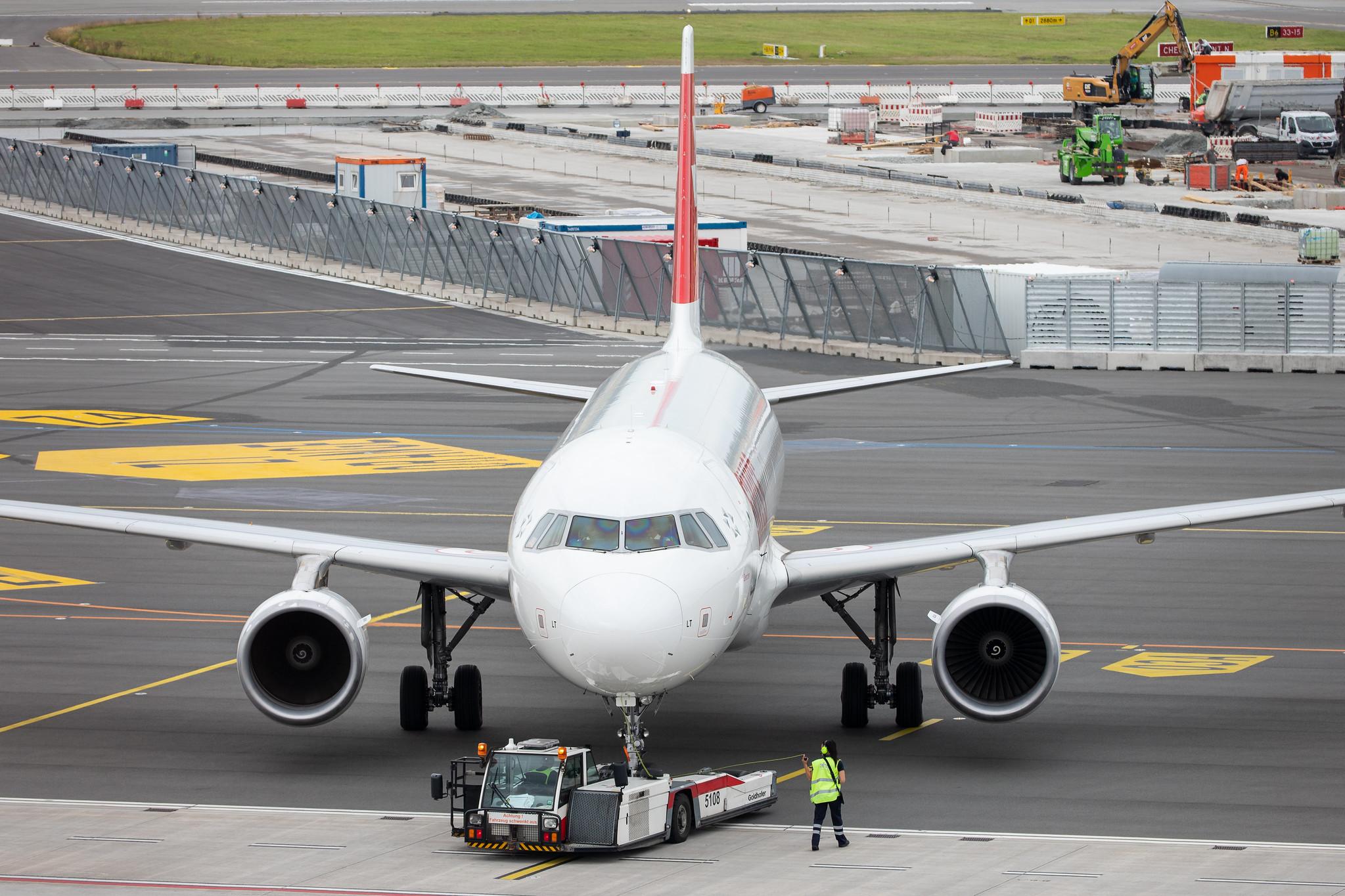 Hamburg Airport: Swiss (LX / SWR) |  Airbus A320-214 A320 | HB-JLT | MSN 5518