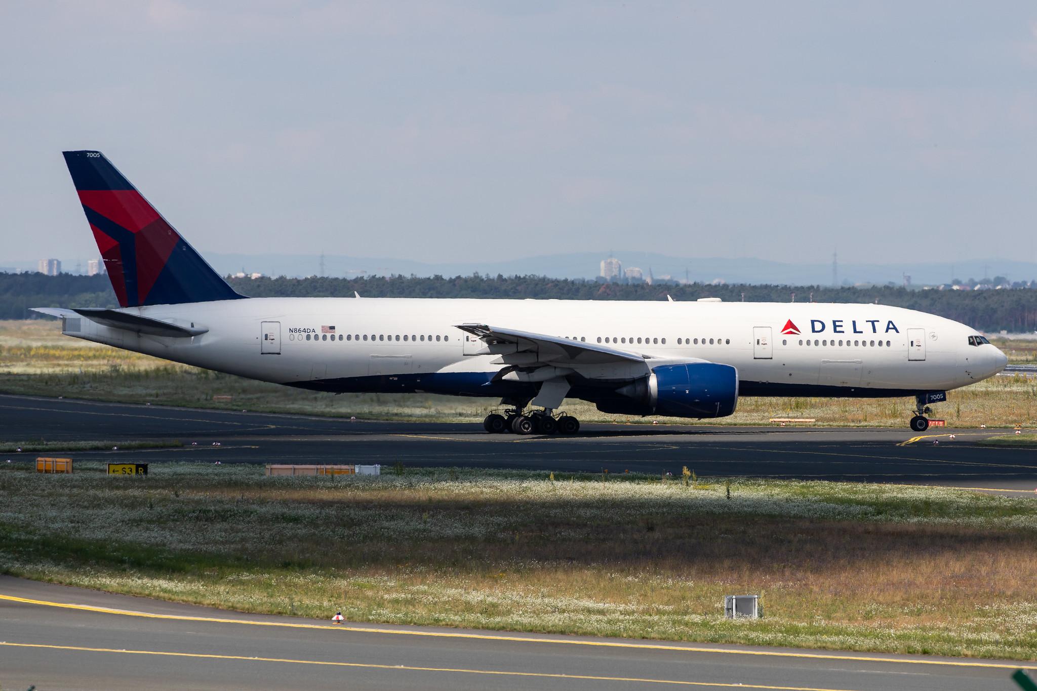 Frankfurt Airport: Delta Air Lines (DL / DAL) |  Boeing 777-232(ER) B772 | N864DA | MSN 29736