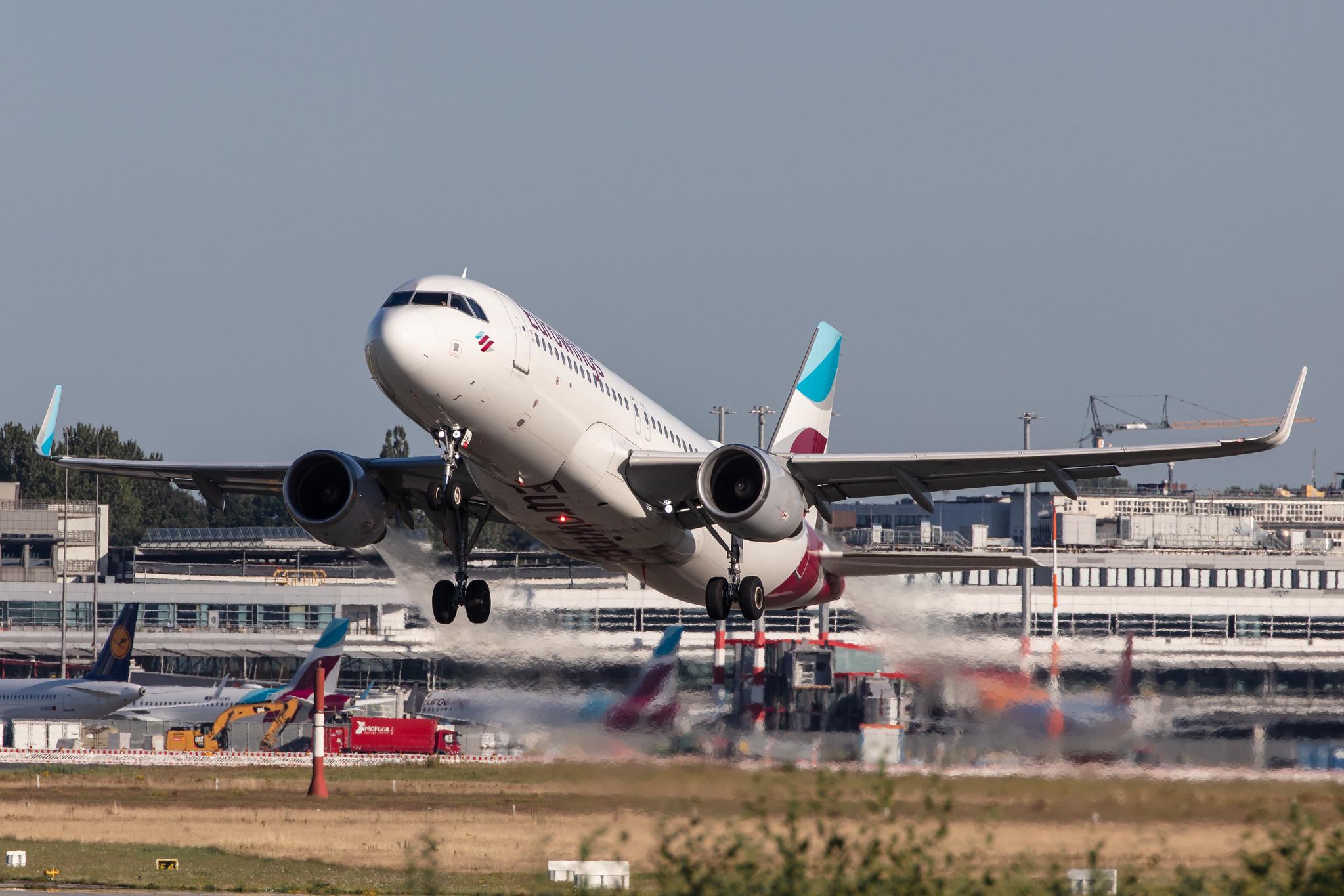 Hamburg Airport: Eurowings (EW / EWG) |  Airbus A320-214 A320 | D-AEWI | MSN 7210