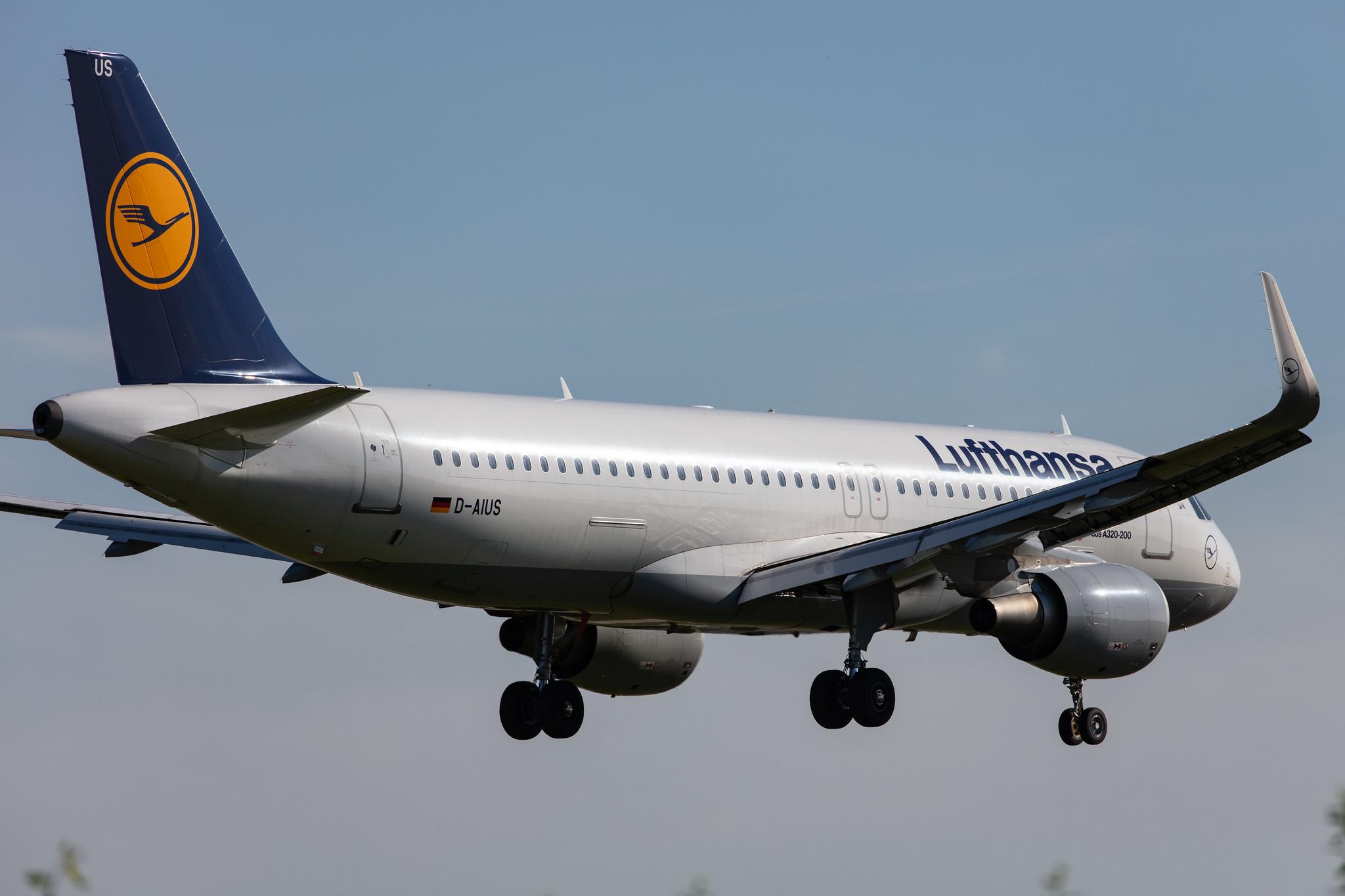 Hamburg Airport: Lufthansa (LH / DLH) |  Airbus A320-214 A320 | D-AIUS | MSN 7024
