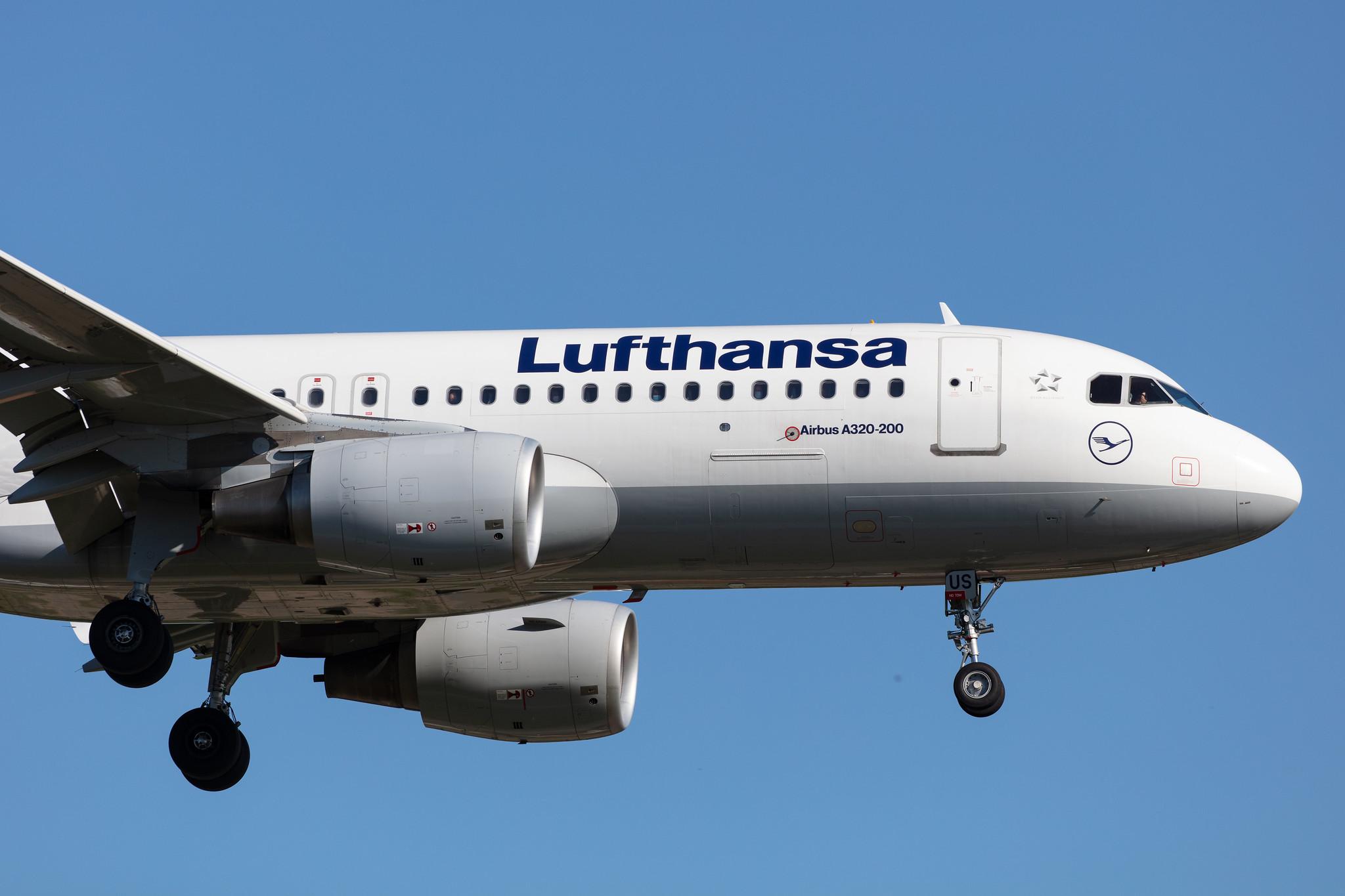 Hamburg Airport: Lufthansa (LH / DLH) |  Airbus A320-214 A320 | D-AIUS | MSN 7024