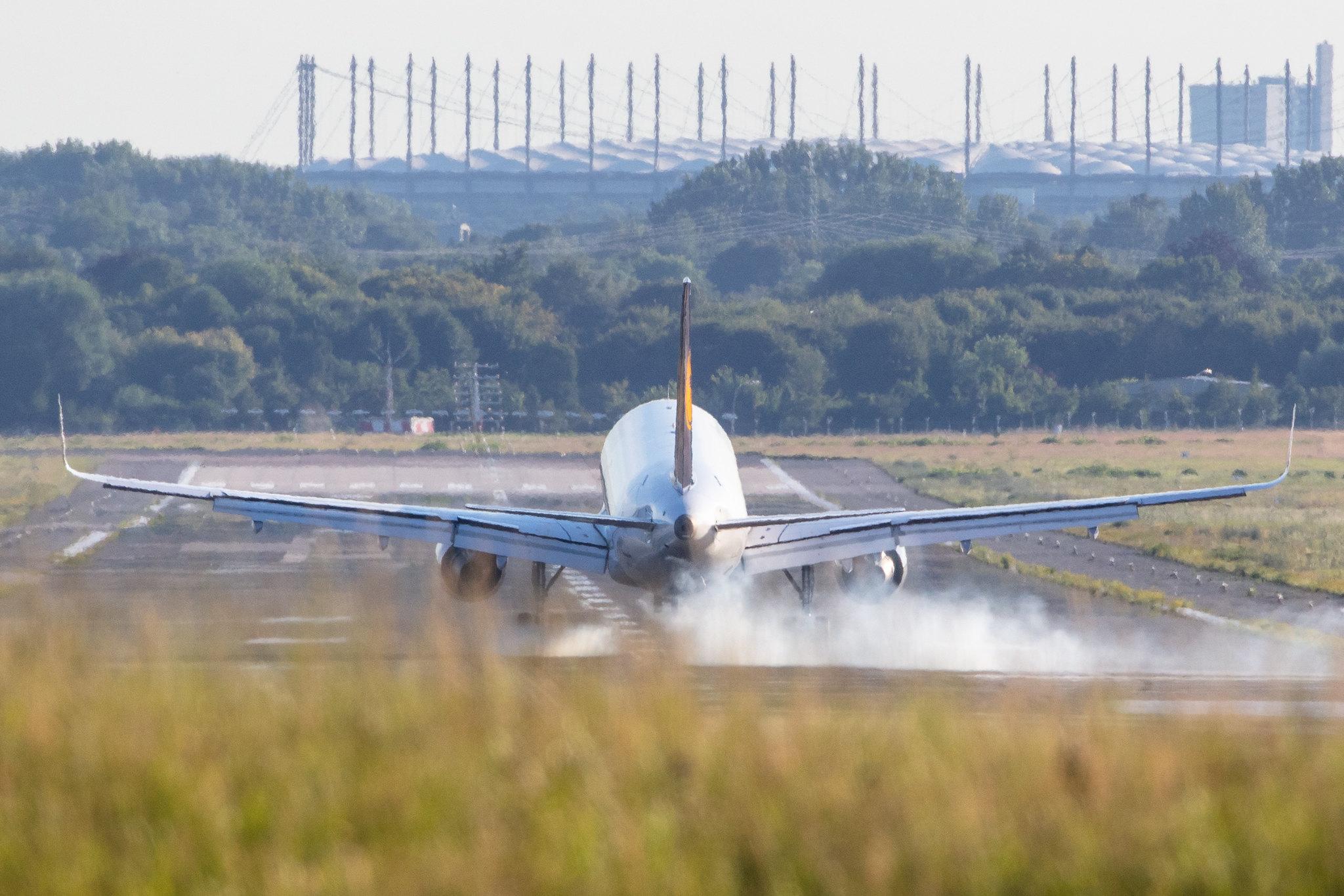 Hamburg Airport: Lufthansa (LH / DLH) |  Airbus A320-214 A320 | D-AIUR | MSN 6985