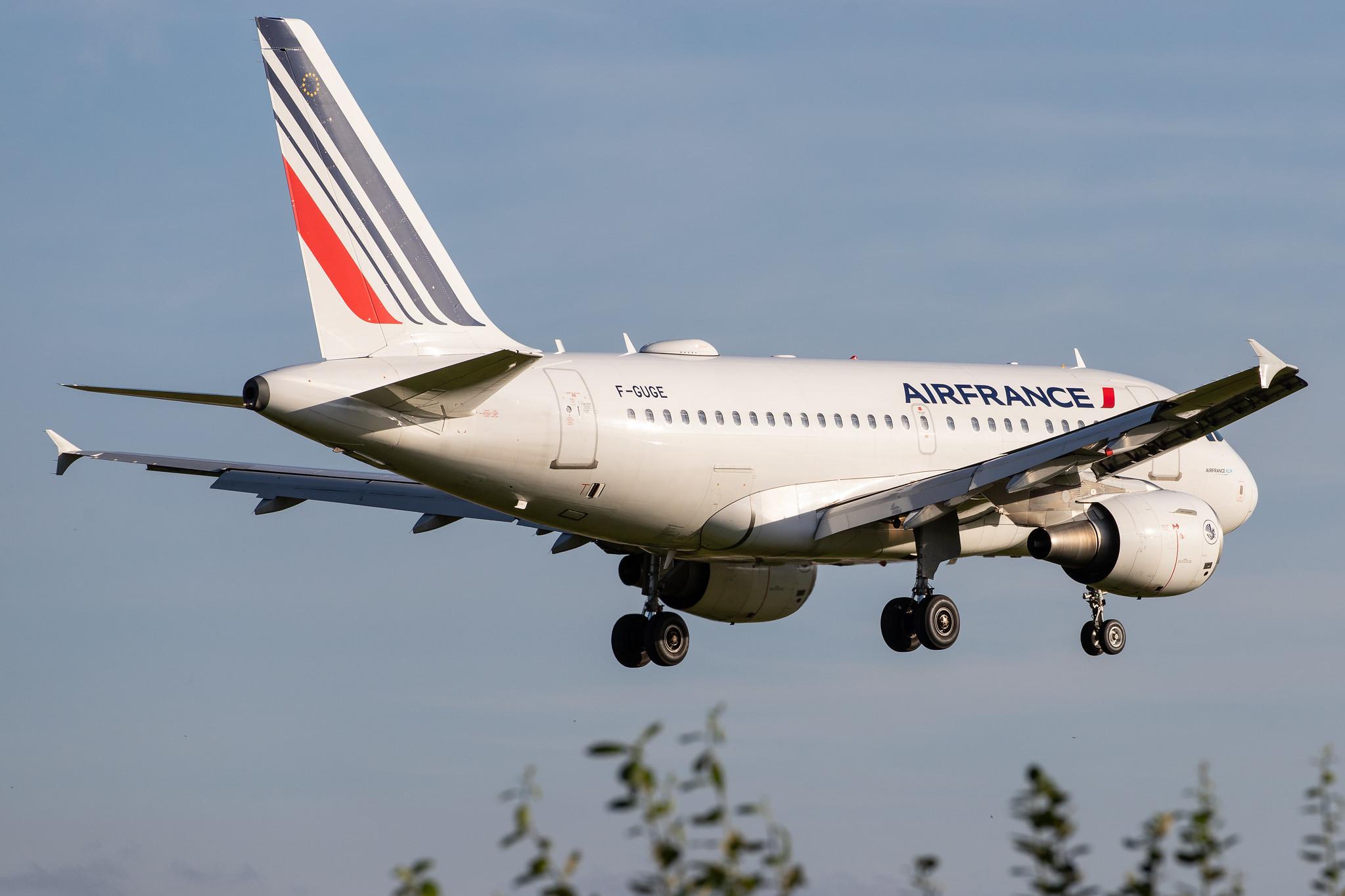 Hamburg Airport: Air France (AF / AFR) |  Airbus A318-111 A318 | F-GUGE | MSN 2100