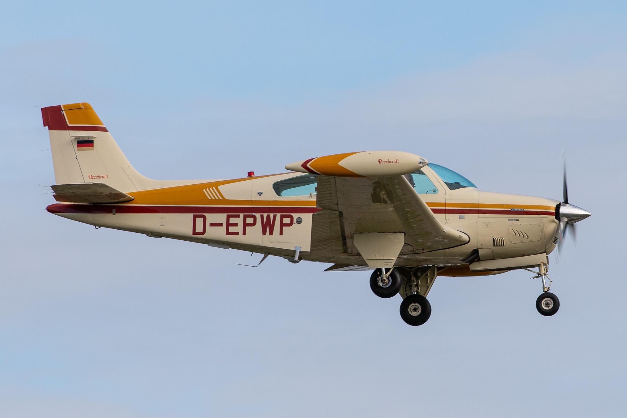 Hamburg Airport: Private owner |  Beech F33A Bonanza BE33 | D-EPWP | MSN CE-1654
