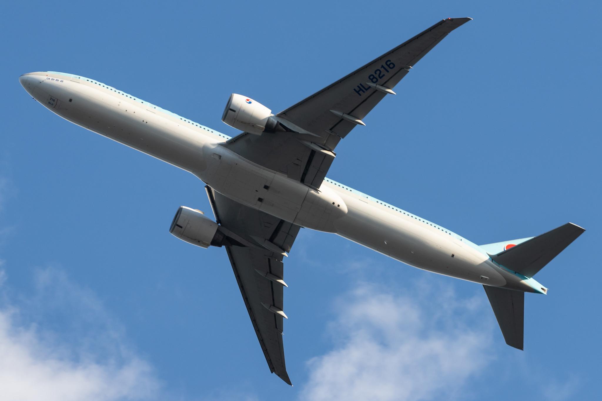 Frankfurt Airport: Korean Air (KE / KAL) |  Boeing 777-3B5(ER) B77W | HL8216 | MSN 37647