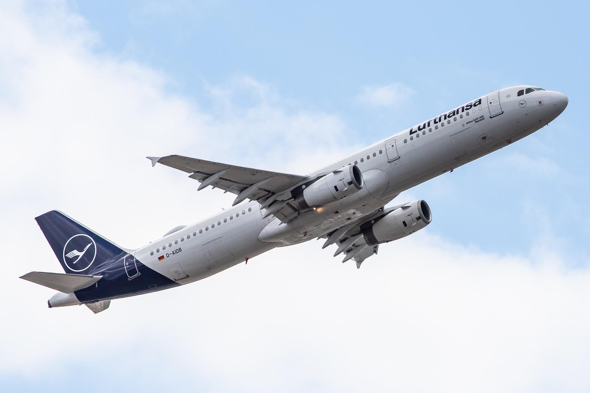 Frankfurt Airport: Lufthansa (LH / DLH) |  Airbus A321-231 A321 | D-AIDB | MSN 4545