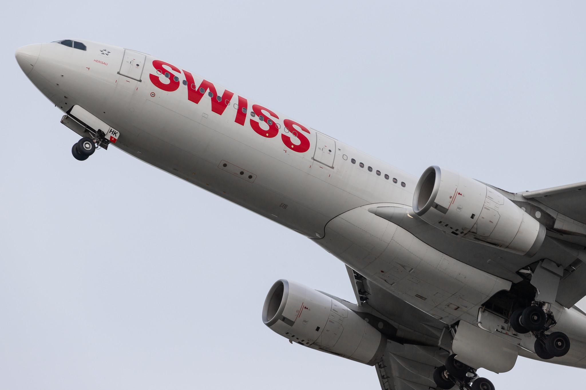 Hamburg Airport: Swiss (LX / SWR) |  Airbus A330-343 A333 | HB-JHK | MSN 1276