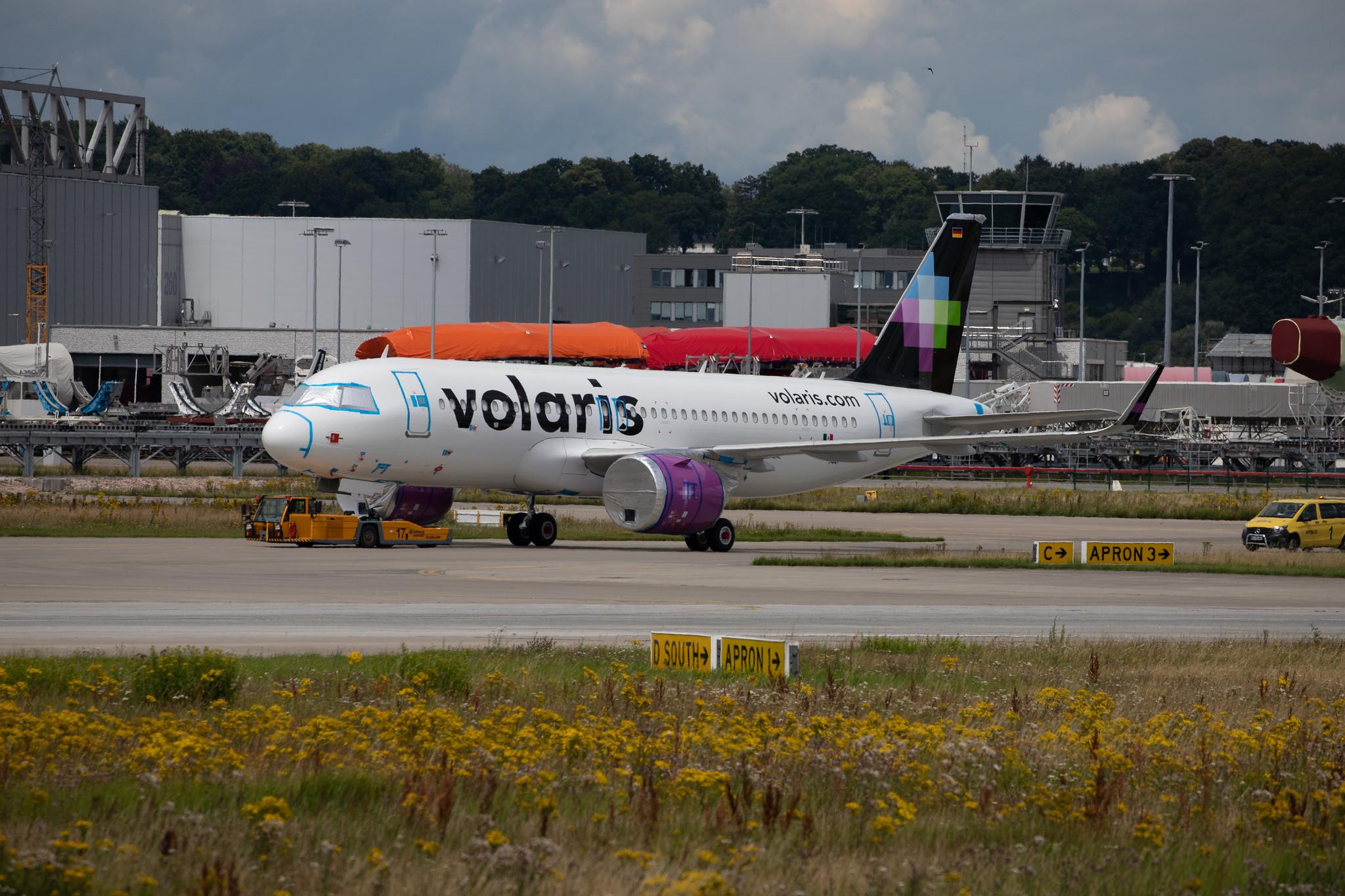 Hamburg Finkenwerder: Volaris (Y4 / VOI) |  Airbus A320-271N A20N | D-AXAB | MSN 9447