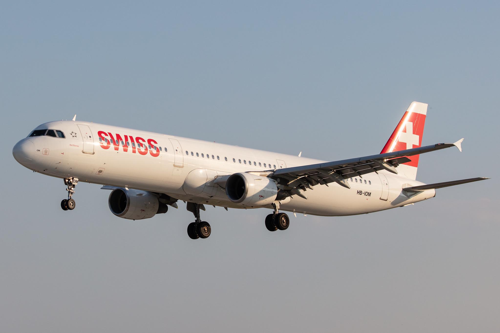 Hamburg Airport: Swiss (LX / SWR) |  Airbus A321-212 A321 | HB-IOM | MSN 4534