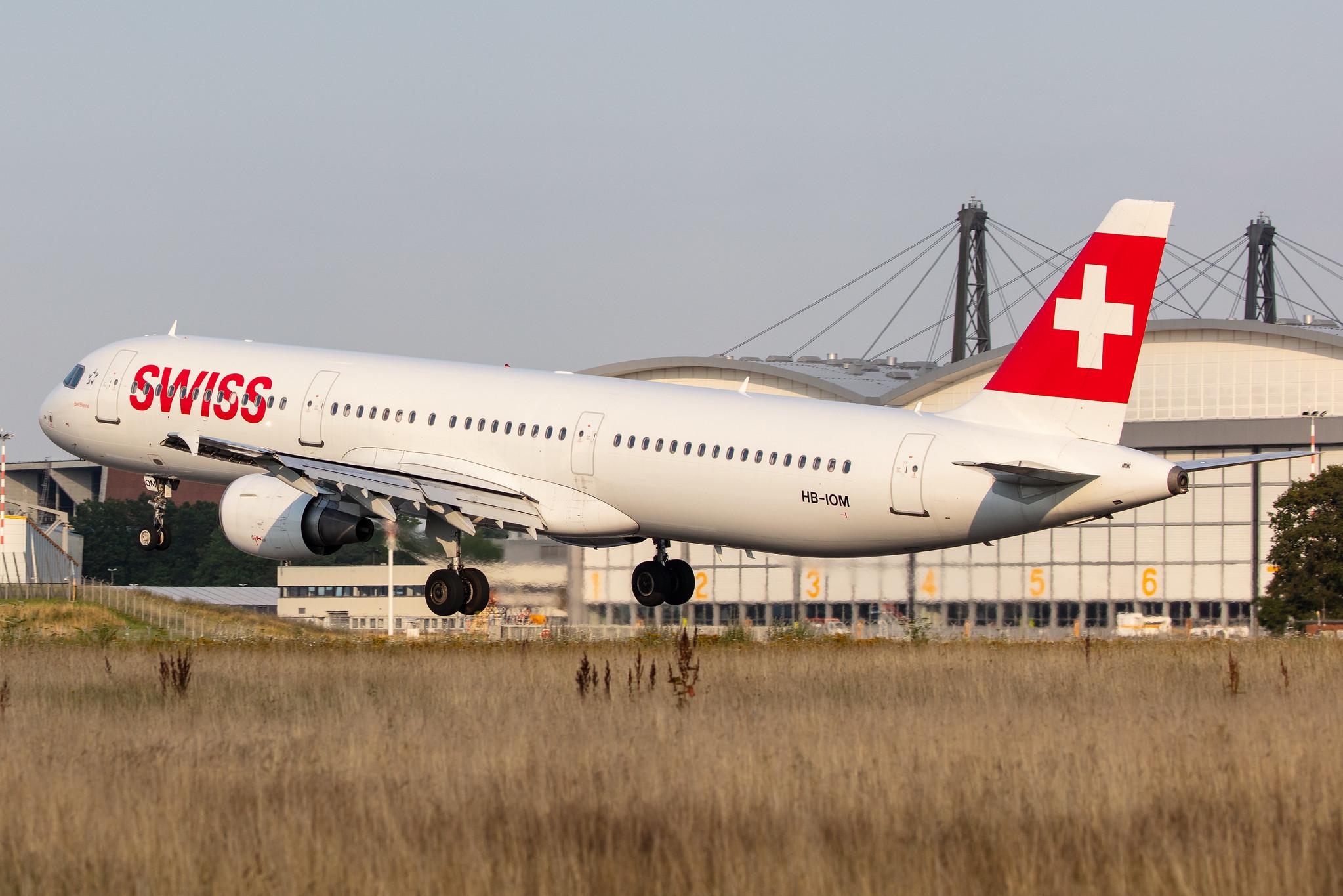 Hamburg Airport: Swiss (LX / SWR) |  Airbus A321-212 A321 | HB-IOM | MSN 4534