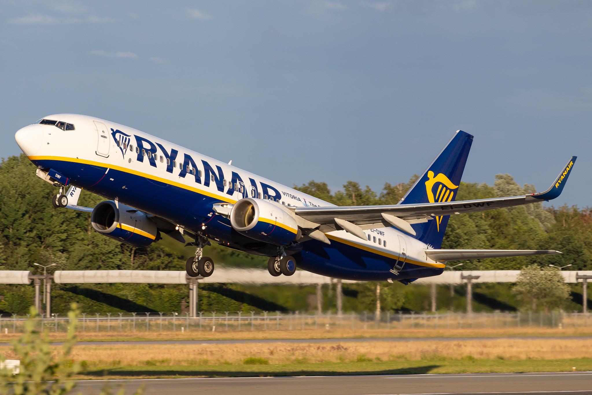 Hamburg Airport: Ryanair (FR / RYR) |  Boeing 737-8AS B738 | EI-DWF | MSN 33619