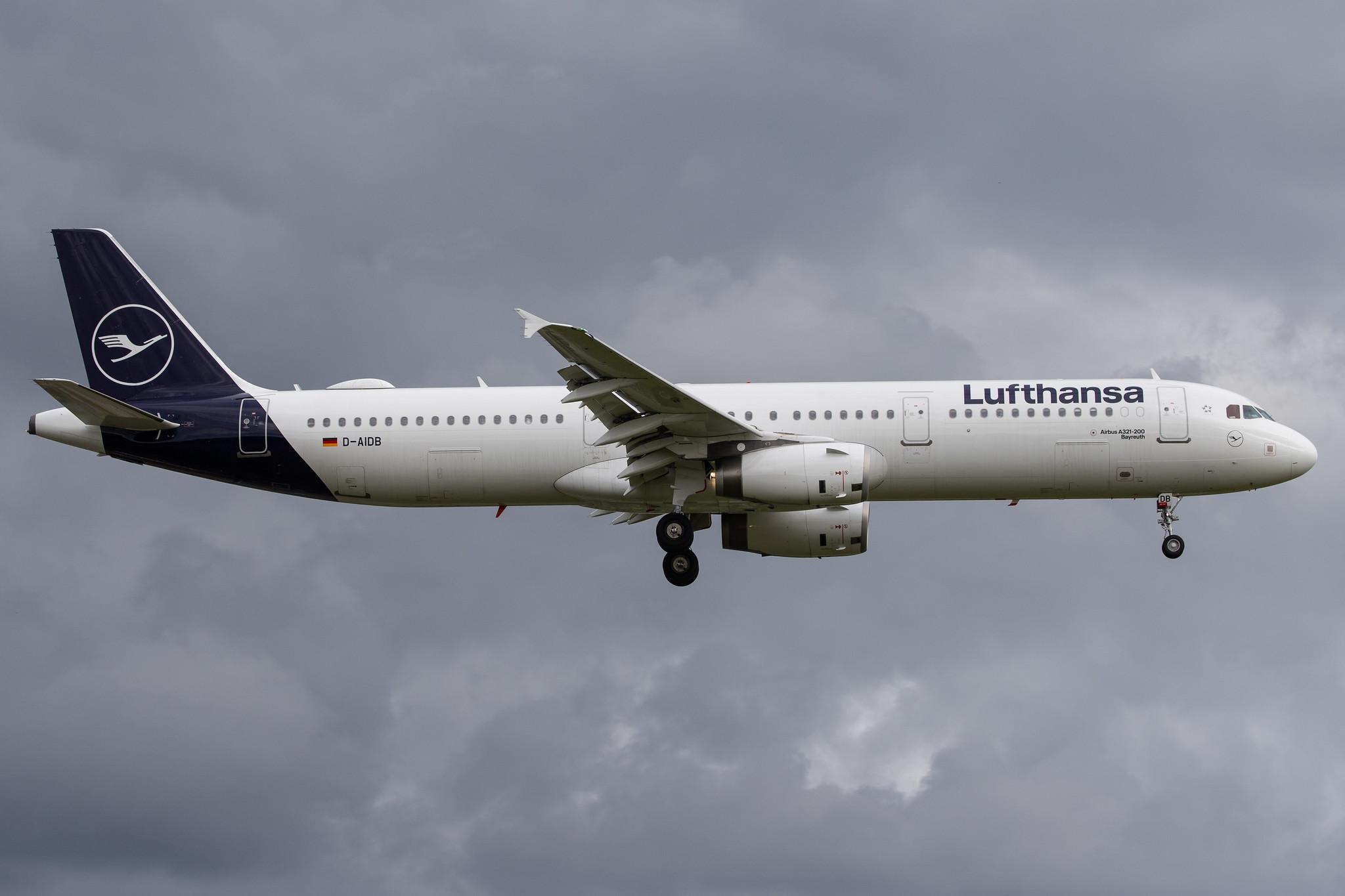Hamburg Airport: Lufthansa (LH / DLH) |  Airbus A321-231 A321 | D-AIDB | MSN 4545