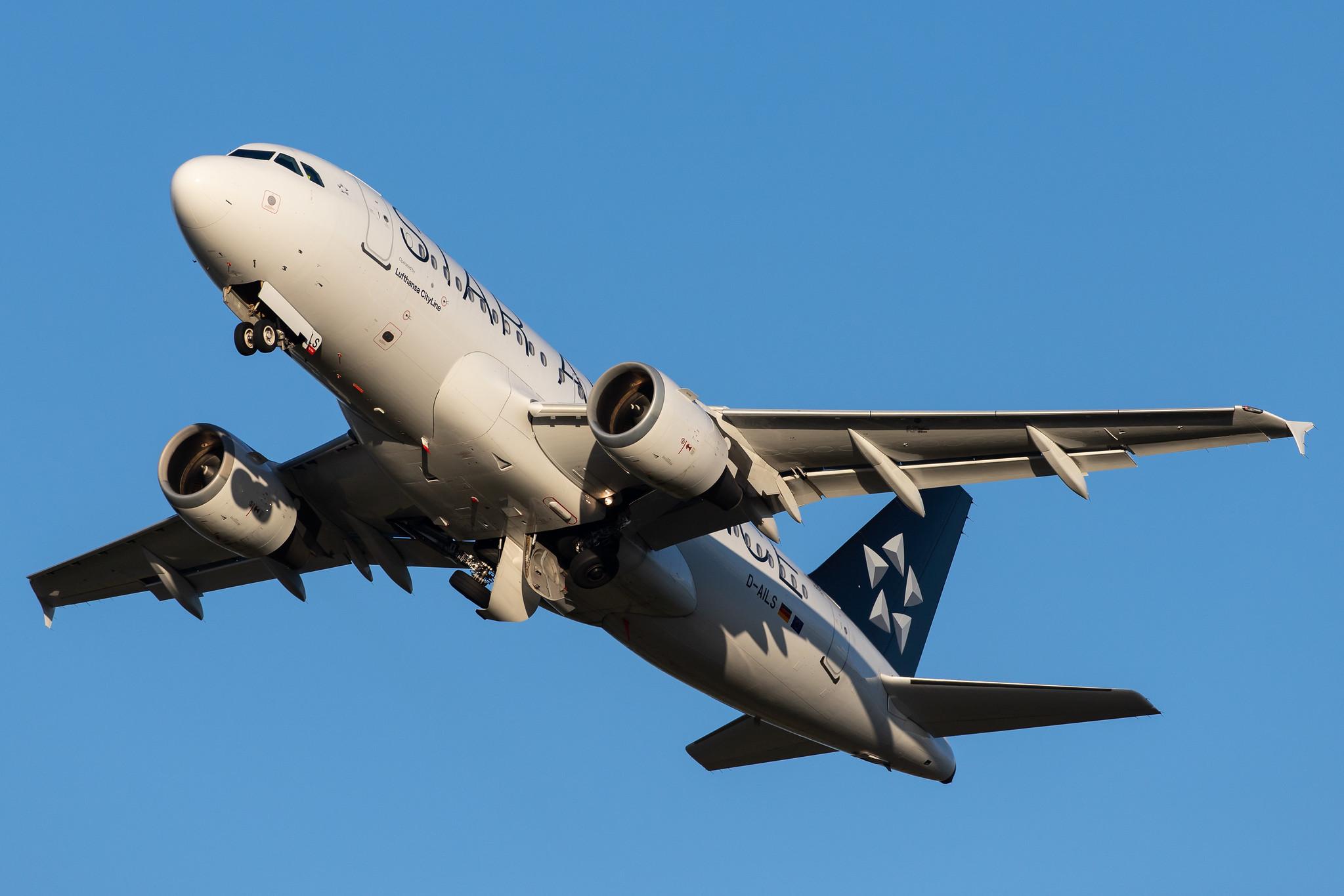 Hamburg Airport: Lufthansa (LH / DLH) |  Livery: Star Alliance Livery | Operator: Lufthansa CityLine |  Airbus A319-114 A319 | D-AILS | MSN 0729