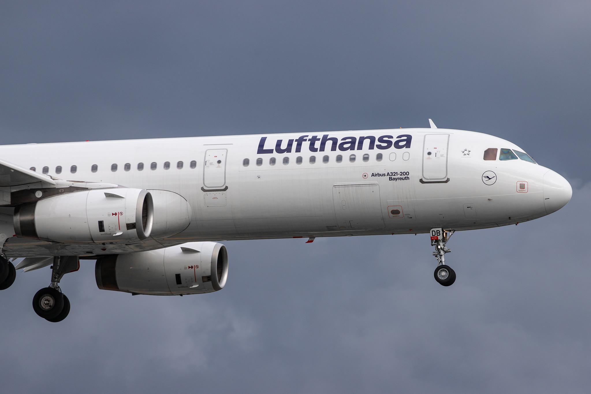 Hamburg Airport: Lufthansa (LH / DLH) |  Airbus A321-231 A321 | D-AIDB | MSN 4545