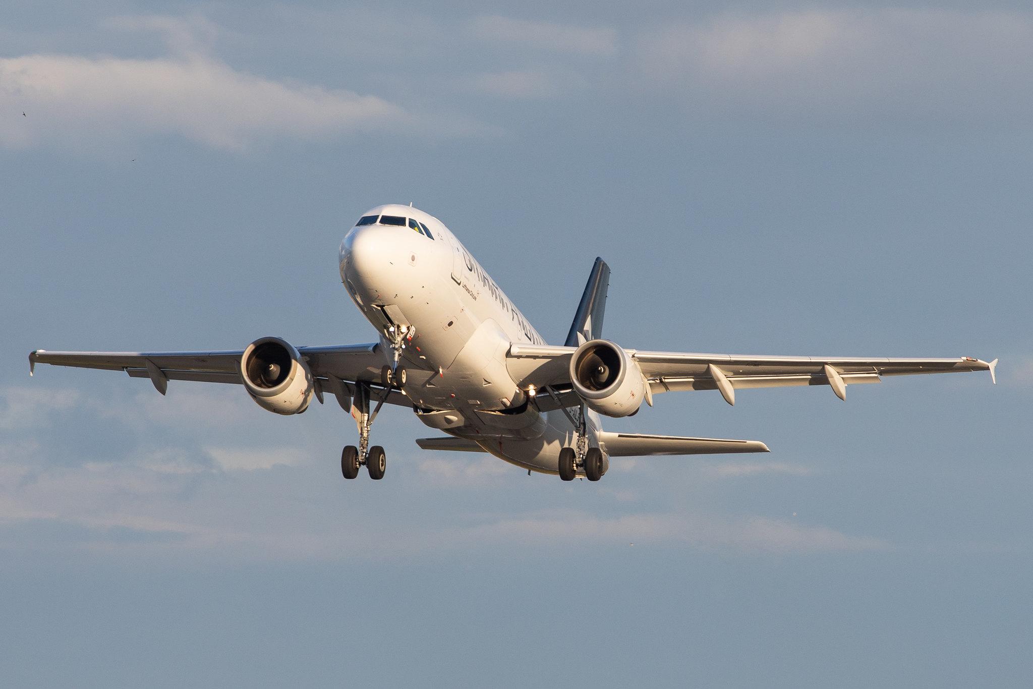 Hamburg Airport: Lufthansa (LH / DLH) |  Livery: Star Alliance Livery | Operator: Lufthansa CityLine |  Airbus A319-114 A319 | D-AILS | MSN 0729