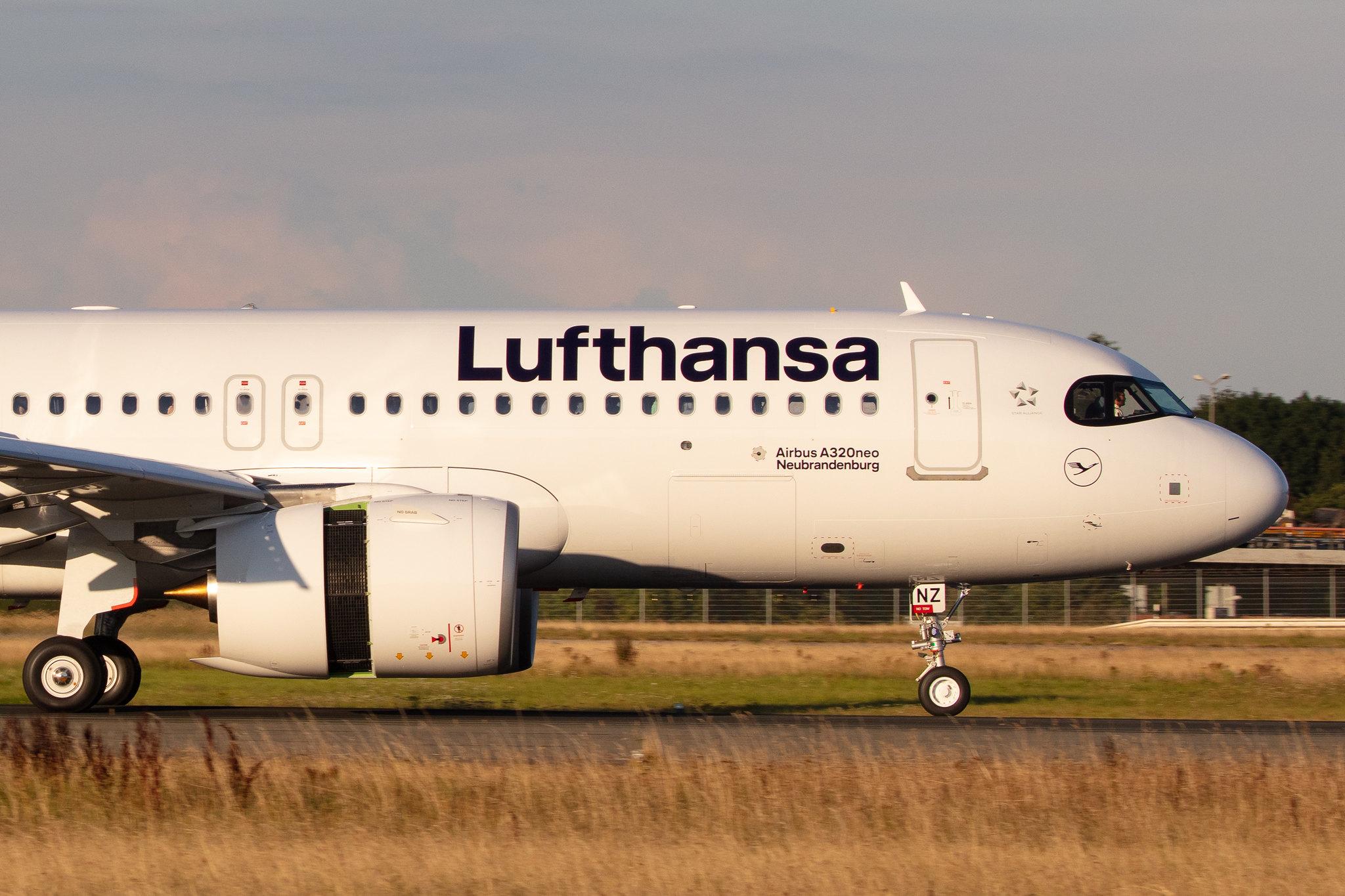 Hamburg Airport: Lufthansa (LH / DLH) |  Airbus A320-271N A20N | D-AINZ | MSN 9442