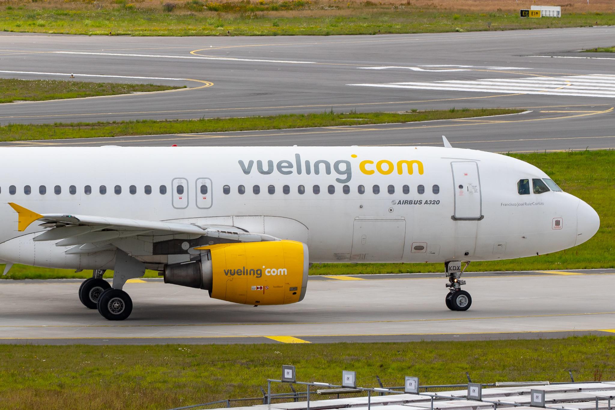 Hamburg Airport: Vueling (VY / VLG) |  Airbus A320-216 A320 | EC-KDX | MSN 3151