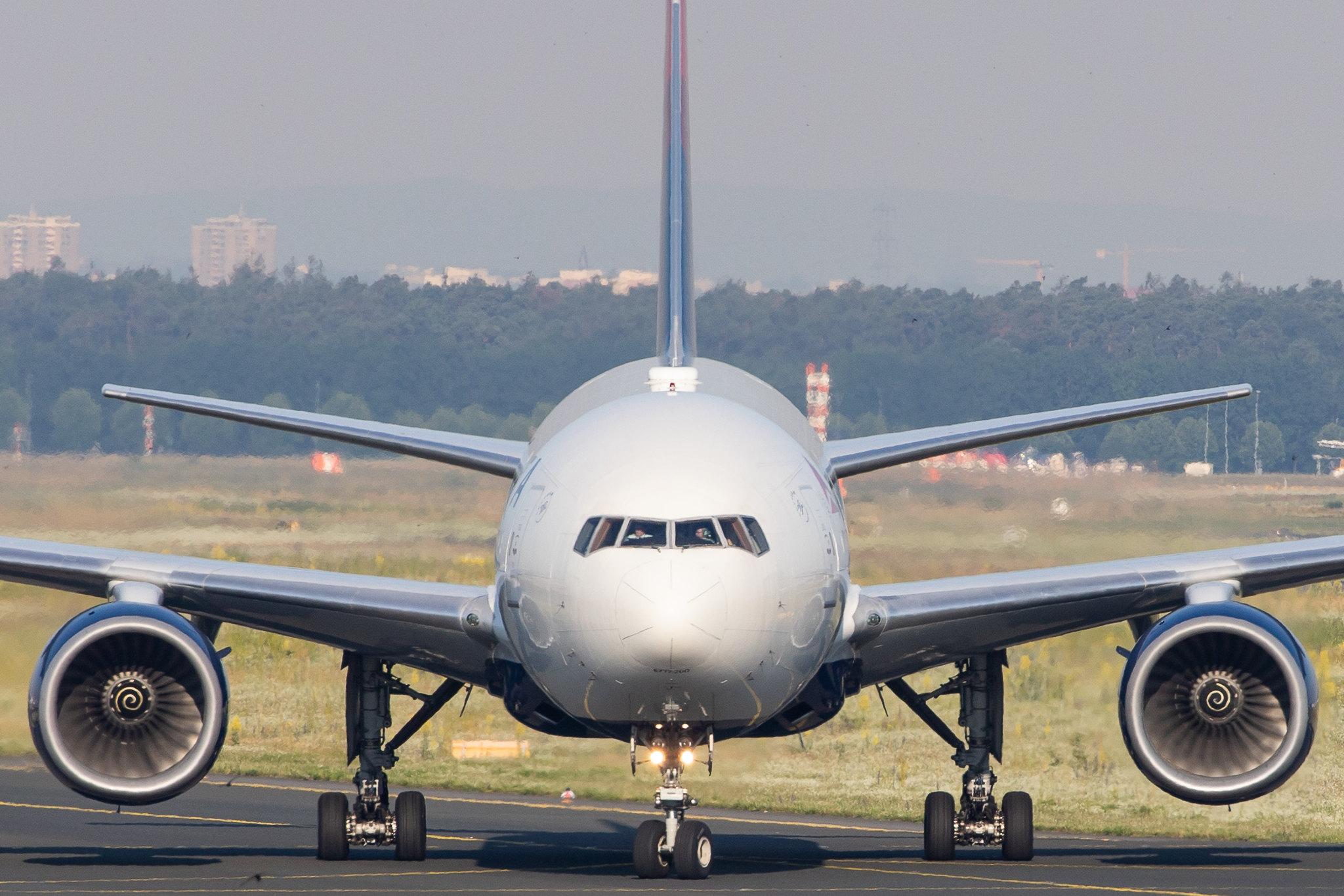 Frankfurt Airport: Delta Air Lines (DL / DAL) |  Boeing 777-232(ER) B772 | N866DA | MSN 29738