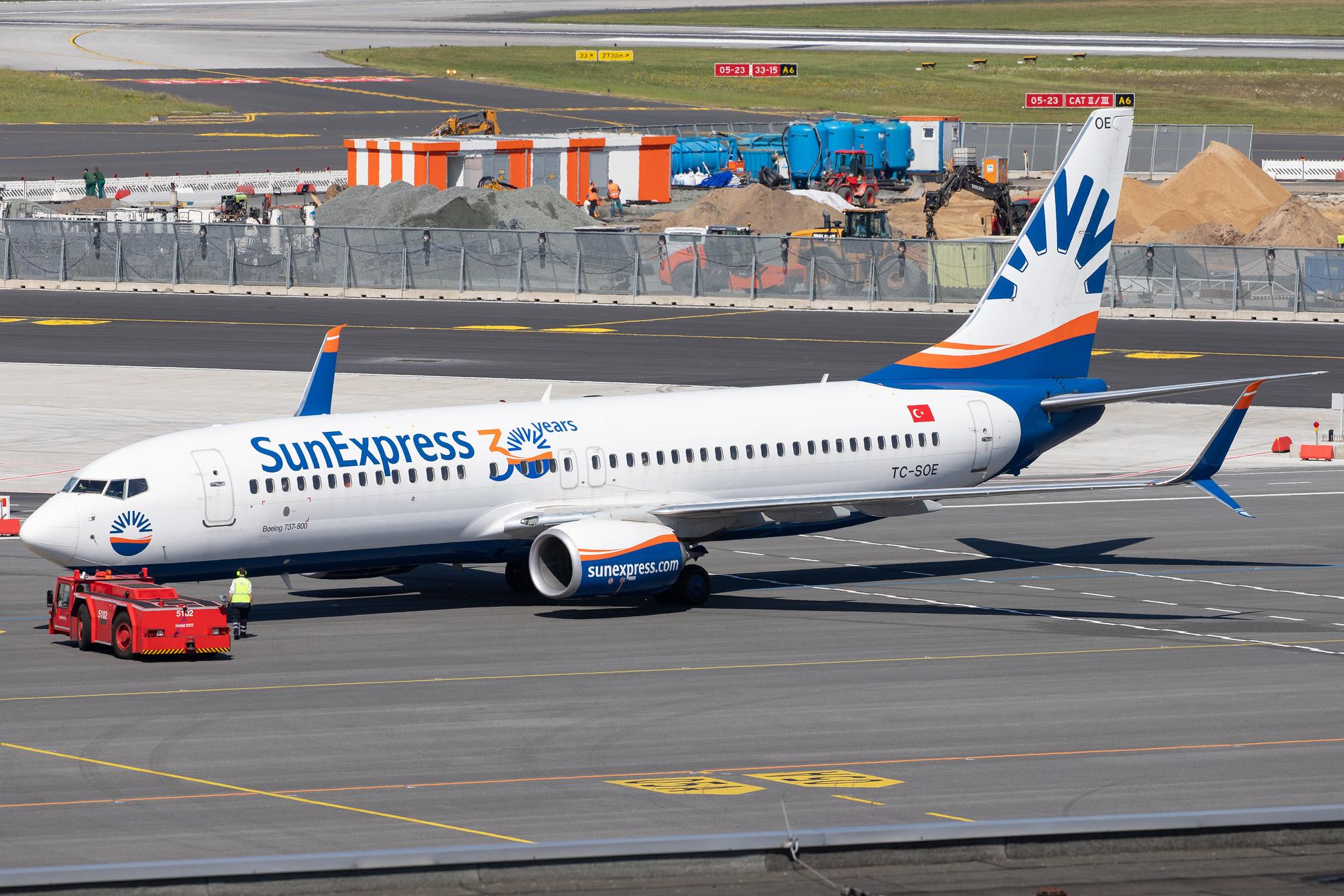 Hamburg Airport: SunExpress (XQ / SXS) |  Boeing 737-8HC B738 | TC-SOE | MSN 61177