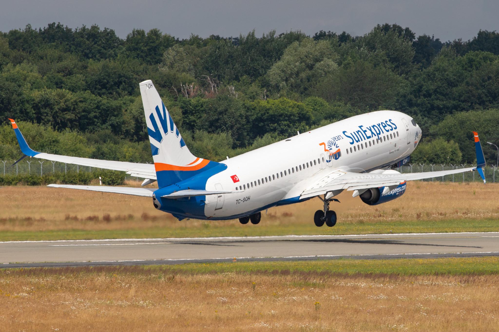 Hamburg Airport: SunExpress (XQ / SXS) |  Boeing 737-8HC B738 | TC-SOH | MSN 61193