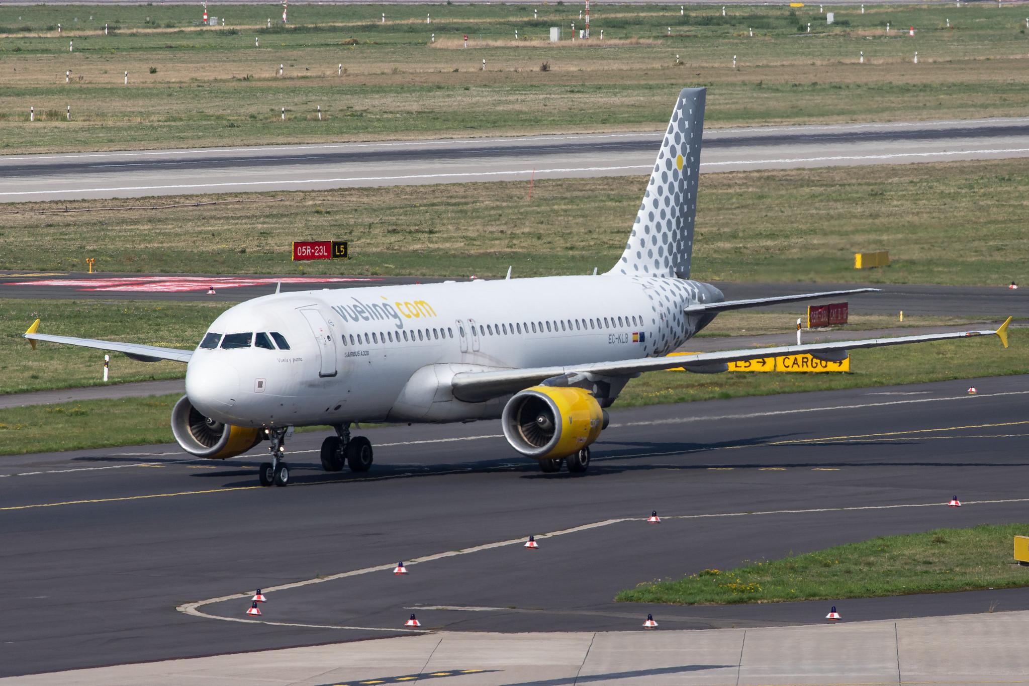 Düsseldorf Airport: Vueling (VY / VLG) |  Airbus A320-214 A320 | EC-KLB | MSN 3321