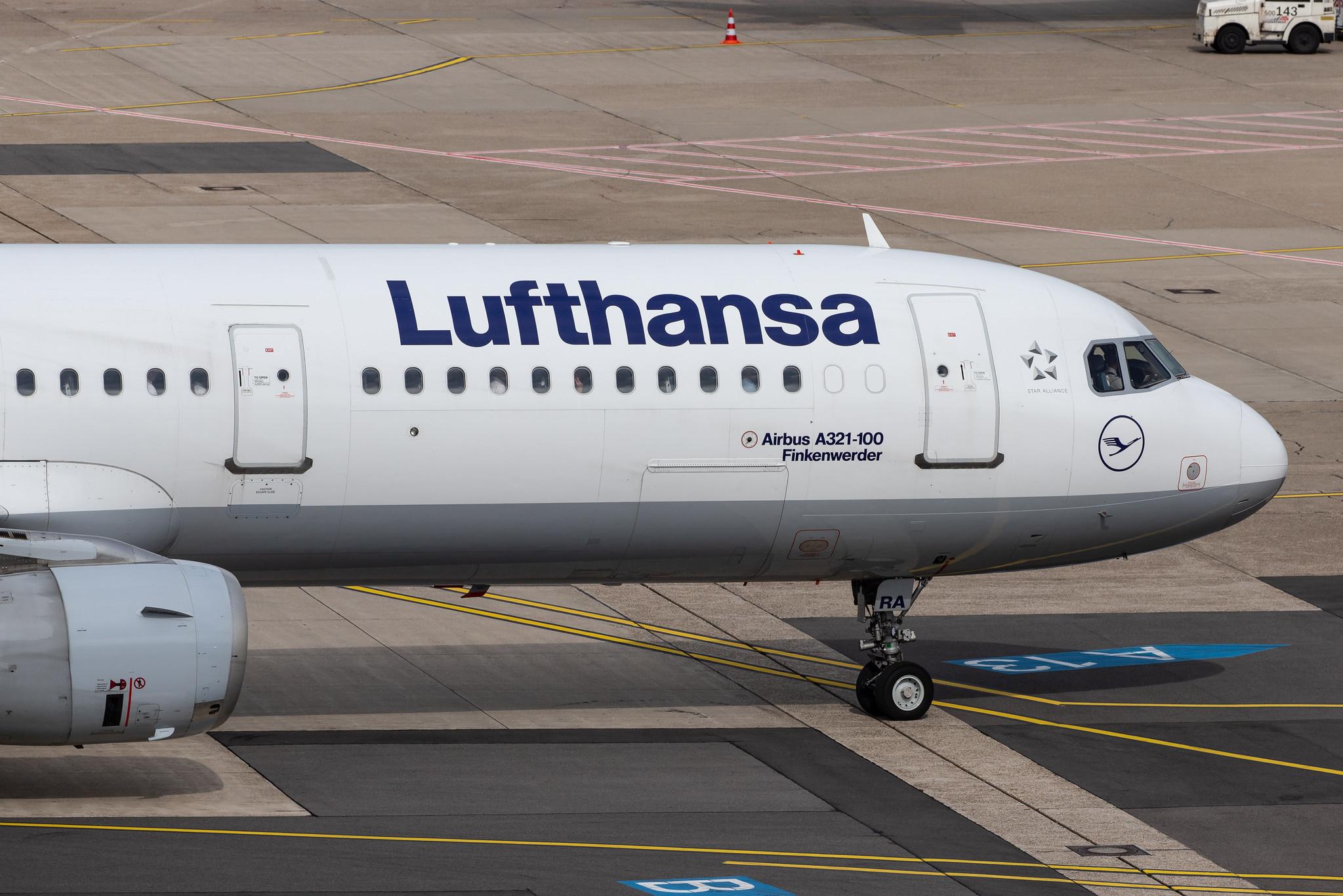 Düsseldorf Airport: Lufthansa (LH / DLH) |  Airbus A321-131 A321 | D-AIRA | MSN 0458
