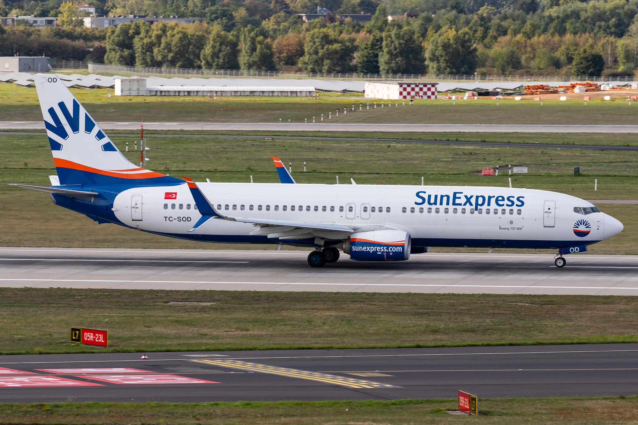 Düsseldorf Airport: SunExpress (XQ / SXS) |  Boeing 737-8HC B738 | TC-SOD | MSN 61176