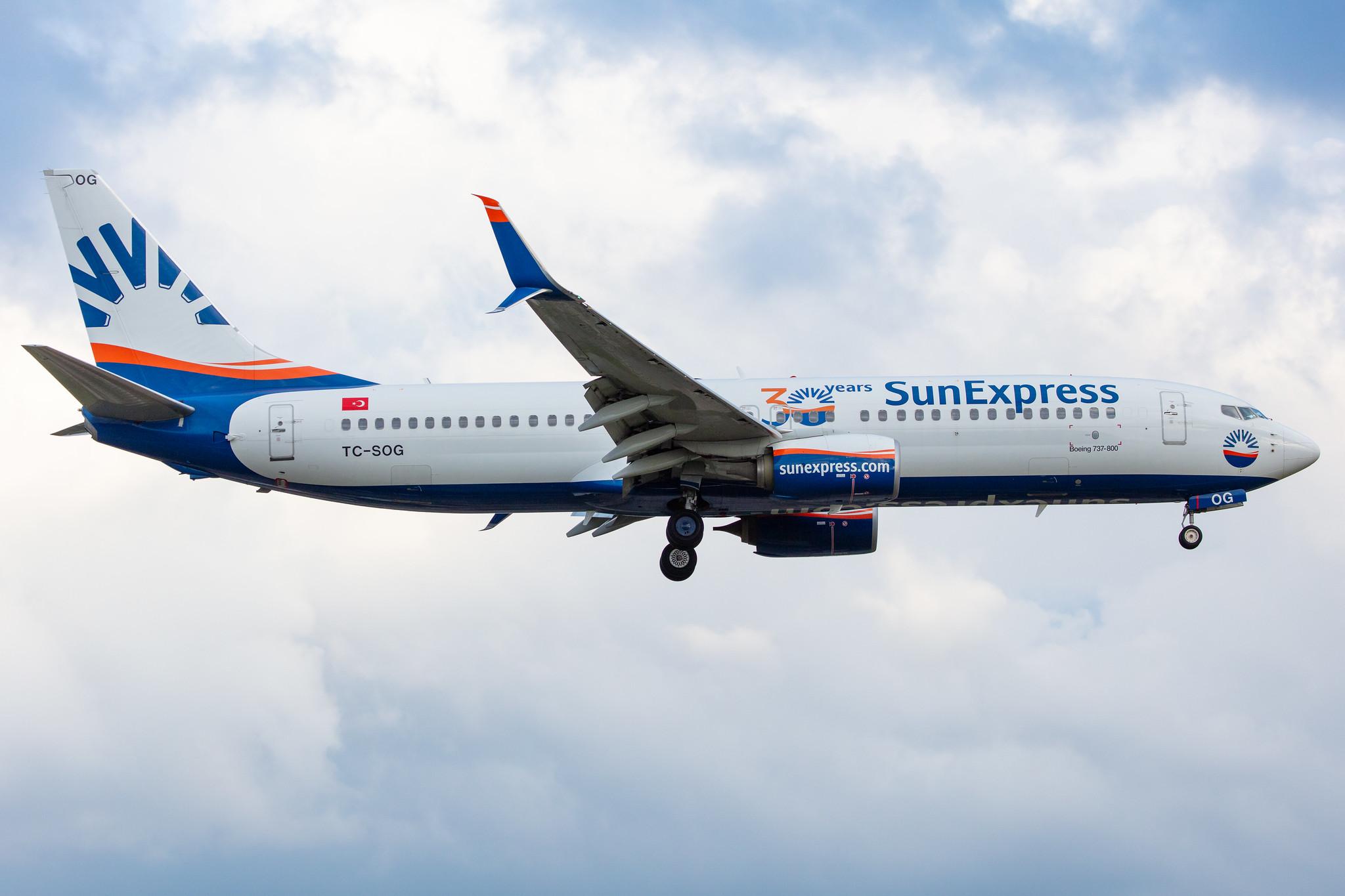Hamburg Airport: SunExpress (XQ / SXS) |  Boeing 737-8HC B738 | TC-SOG | MSN 61179