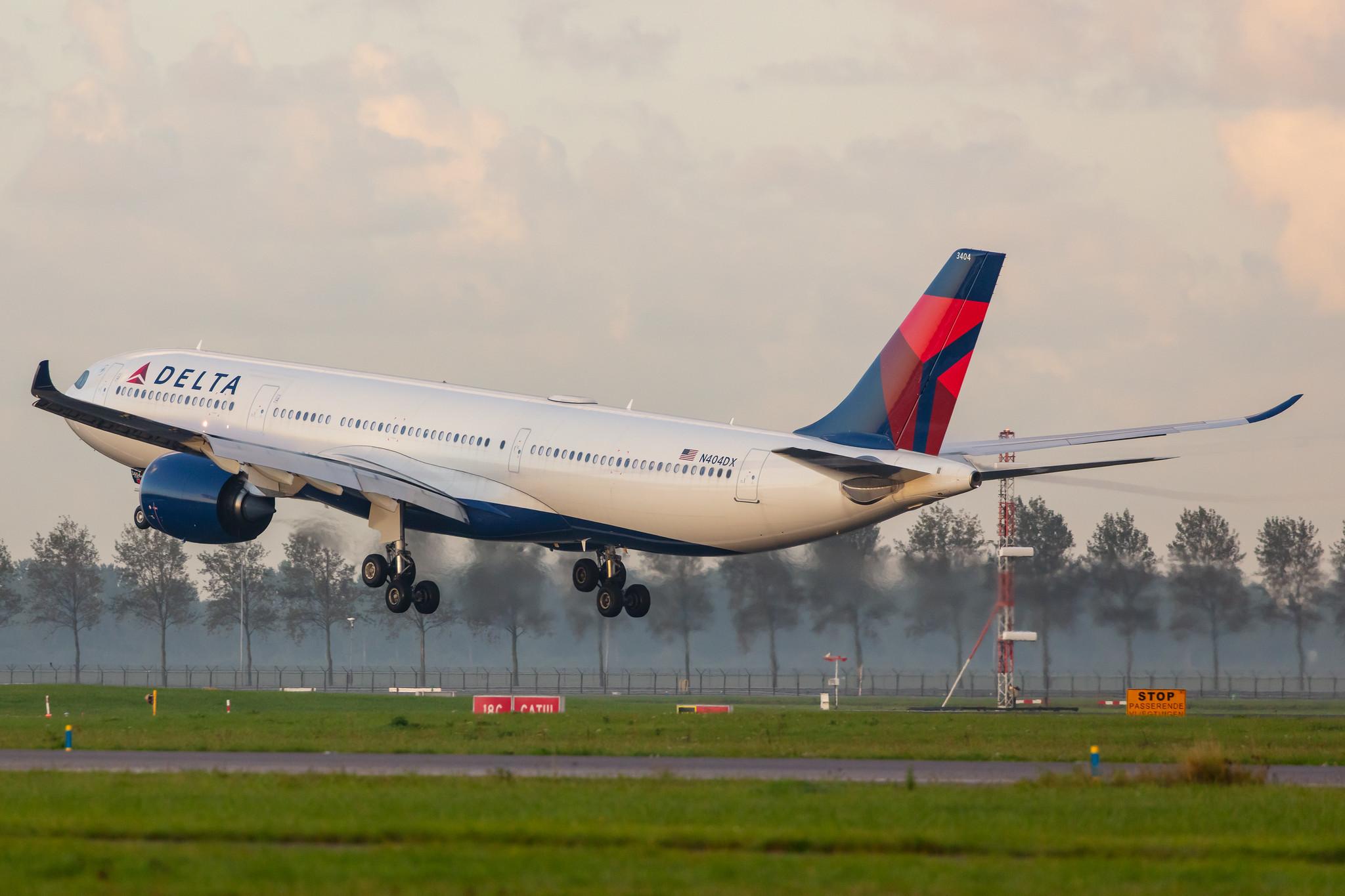 Amsterdam Airport Schiphol: Delta Air Lines (DL / DAL) |  Airbus A330-941 A339 | N404DX | MSN 1935