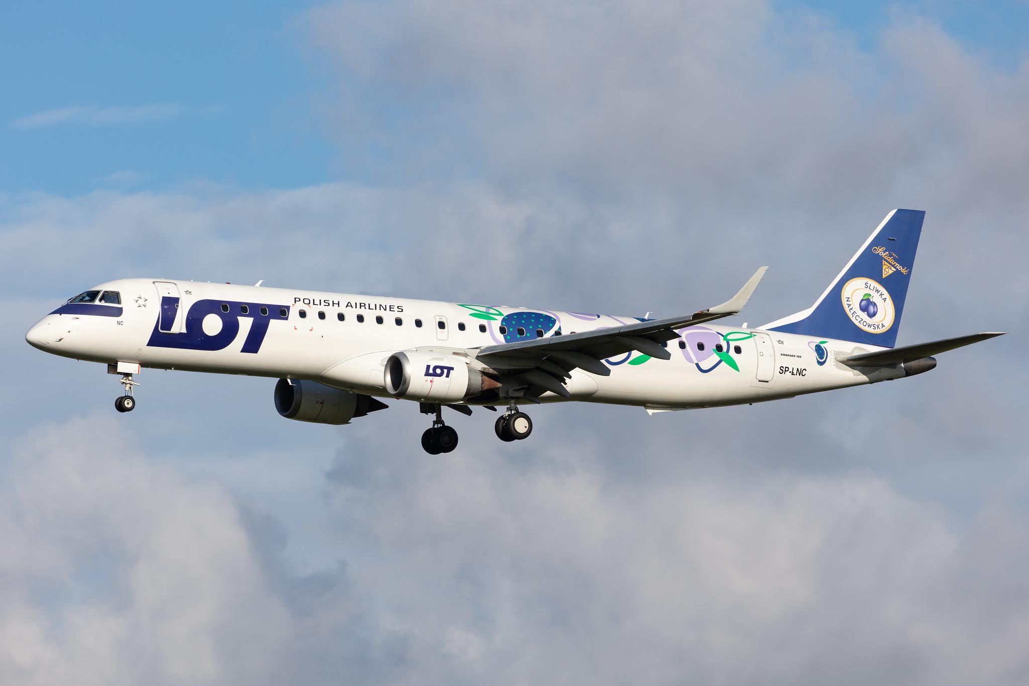 Amsterdam Airport Schiphol: LOT (LO / LOT) |  Livery: Sliwka Naleczowska Livery |  Embraer E195LR E195 | SP-LNC | MSN 19000462