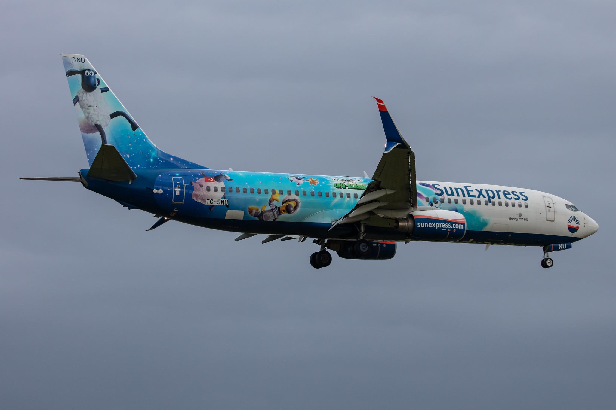 Hamburg Airport: SunExpress (XQ / SXS) |  Livery: Shaun das Schaf - UFO-Alarm Livery |  Boeing 737-8HC B738 | TC-SNU | MSN 40756