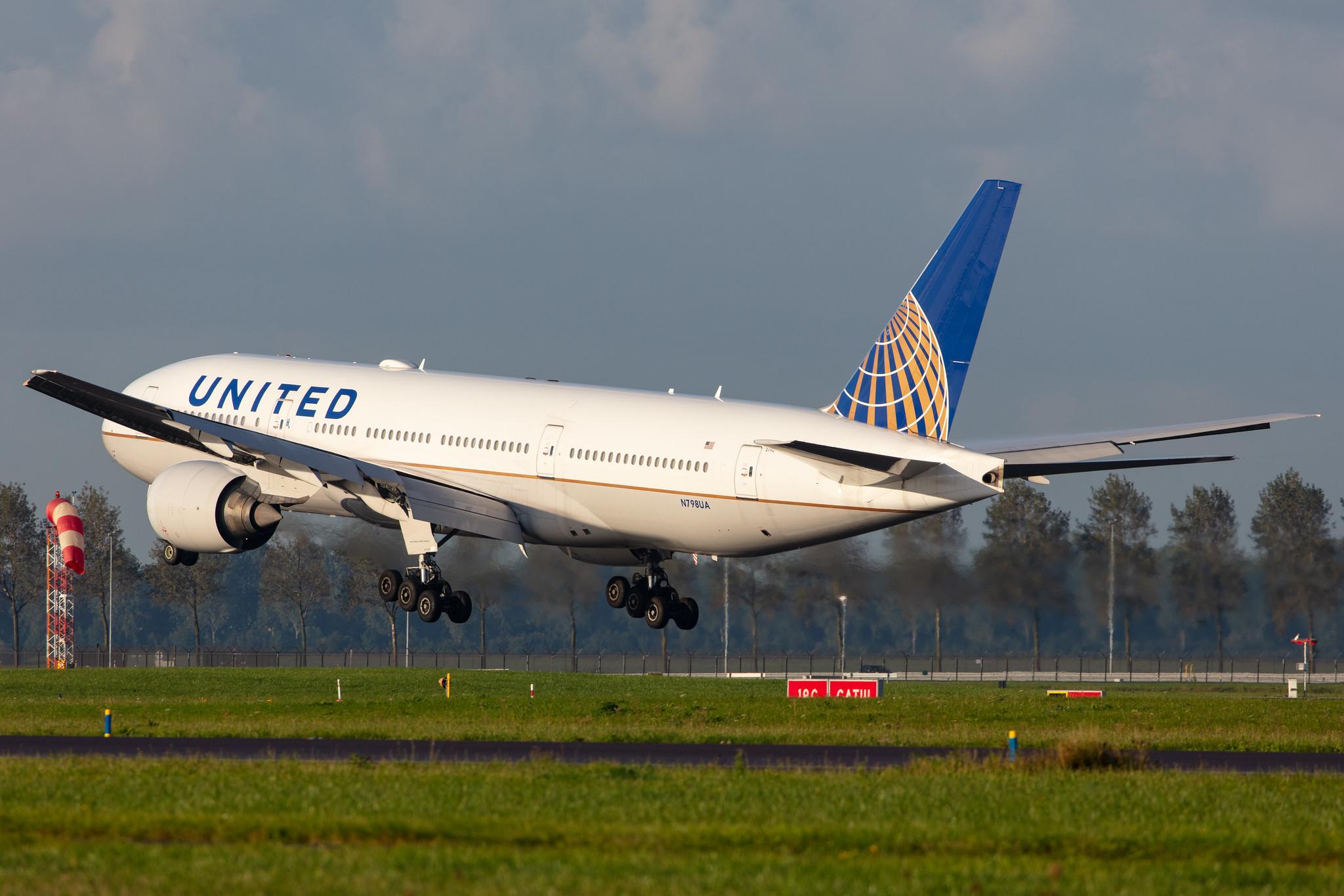 Amsterdam Airport Schiphol: United Airlines (UA / UAL) |  Boeing 777-222(ER) B772 | N798UA | MSN 26928