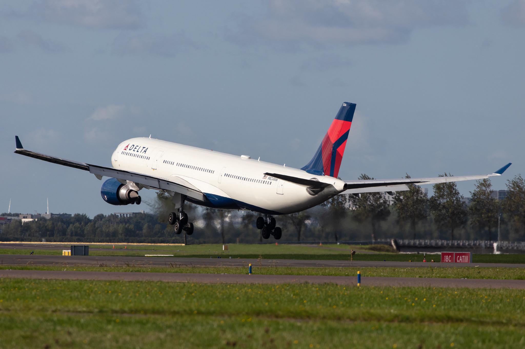 Amsterdam Airport Schiphol: Delta Air Lines (DL / DAL) |  Airbus A330-302 A333 | N824NW | MSN 1637