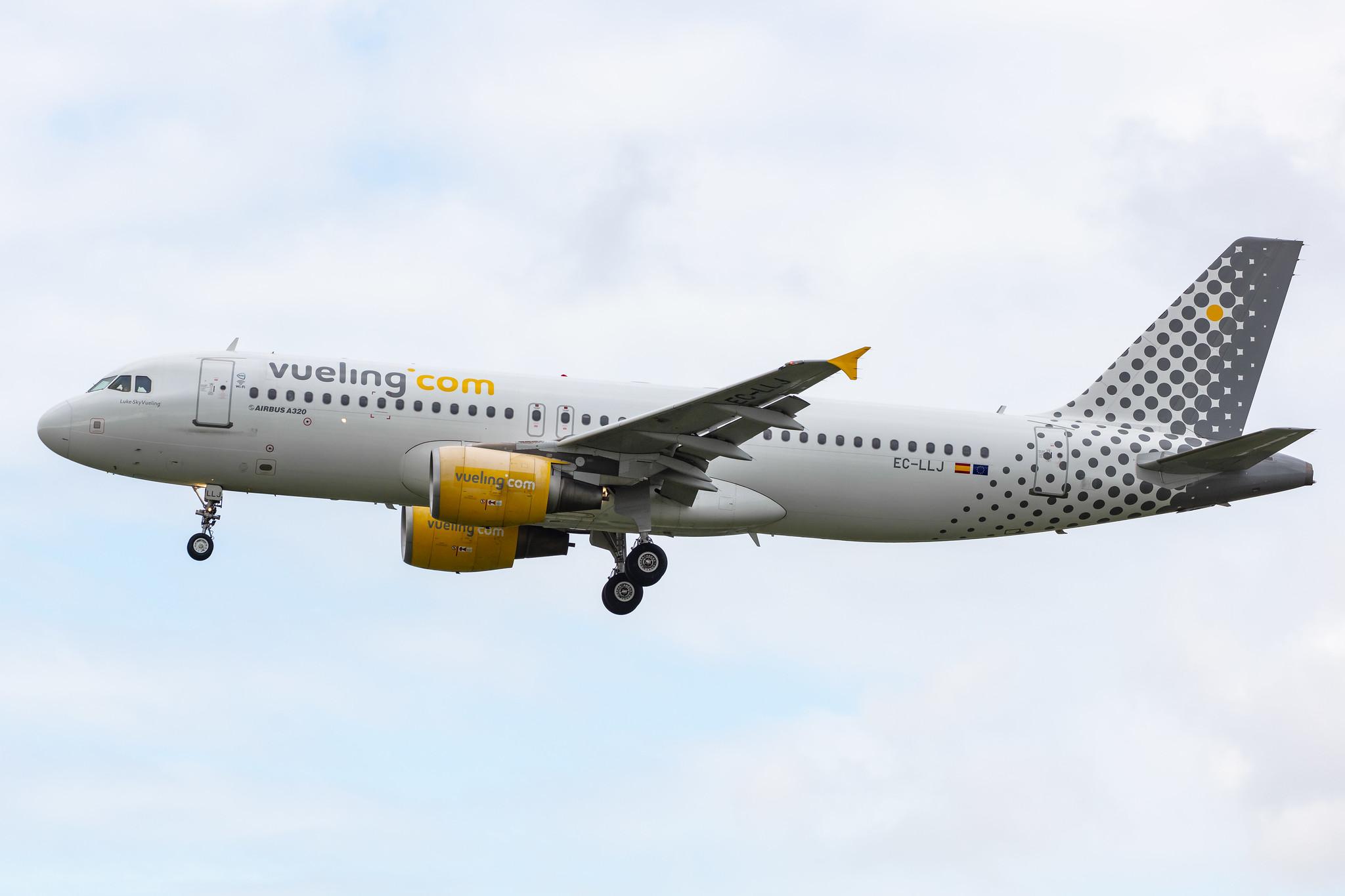 Amsterdam Airport Schiphol: Vueling (VY / VLG) |  Airbus A320-214 A320 | EC-LLJ | MSN 4661