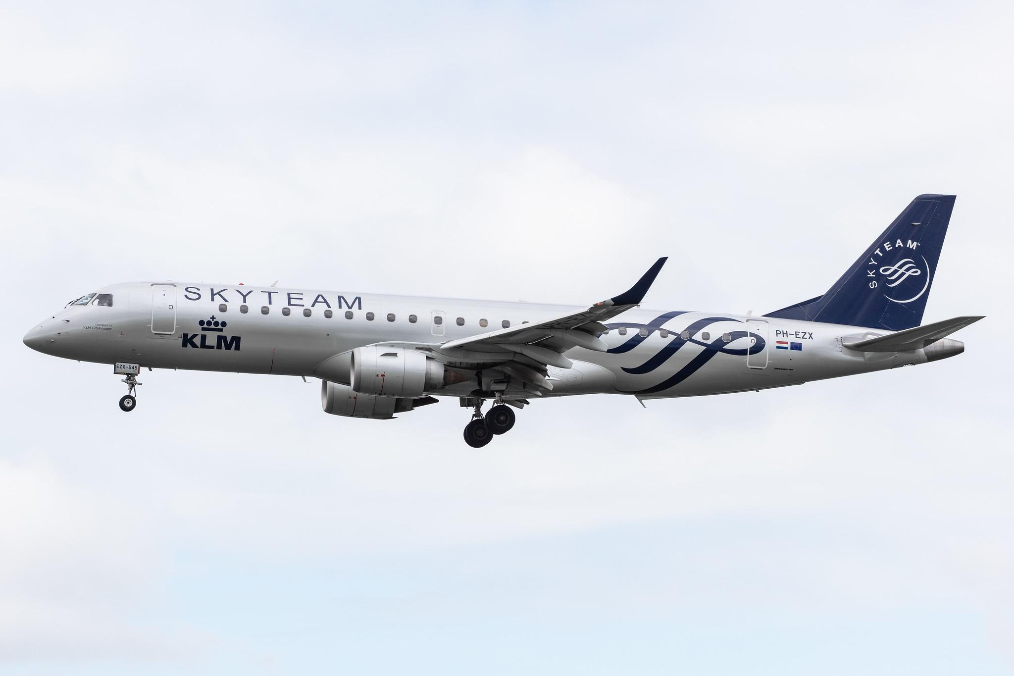 Amsterdam Airport Schiphol: KLM (KL / KLM) |  Livery: SkyTeam Livery | Operator: KLM Cityhopper |  Embraer E190STD E190 | PH-EZX | MSN 19000545