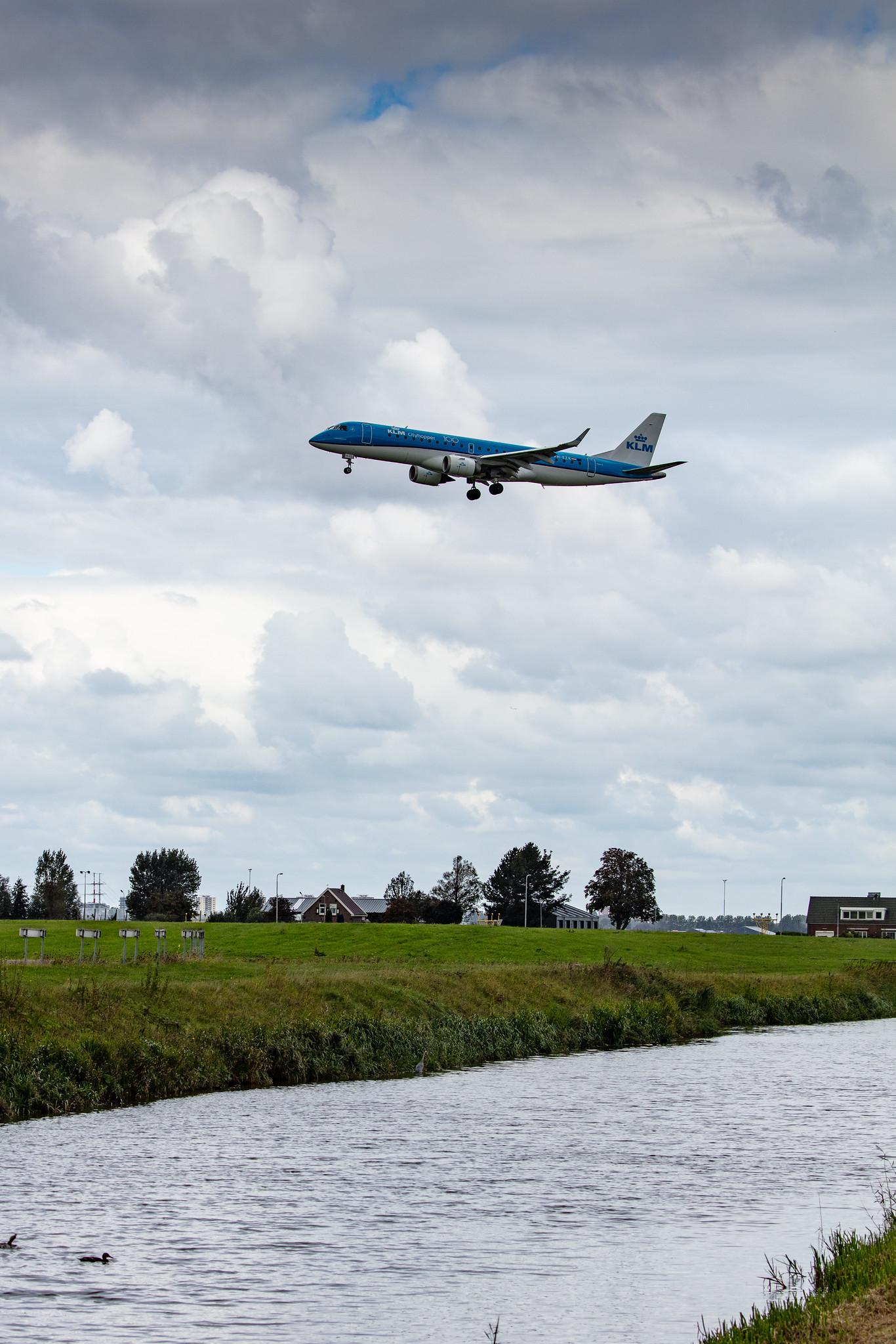Amsterdam Airport Schiphol: KLM (KL / KLM) | Operator: KLM Cityhopper |  Embraer E190STD E190 | PH-EZR | MSN 19000375