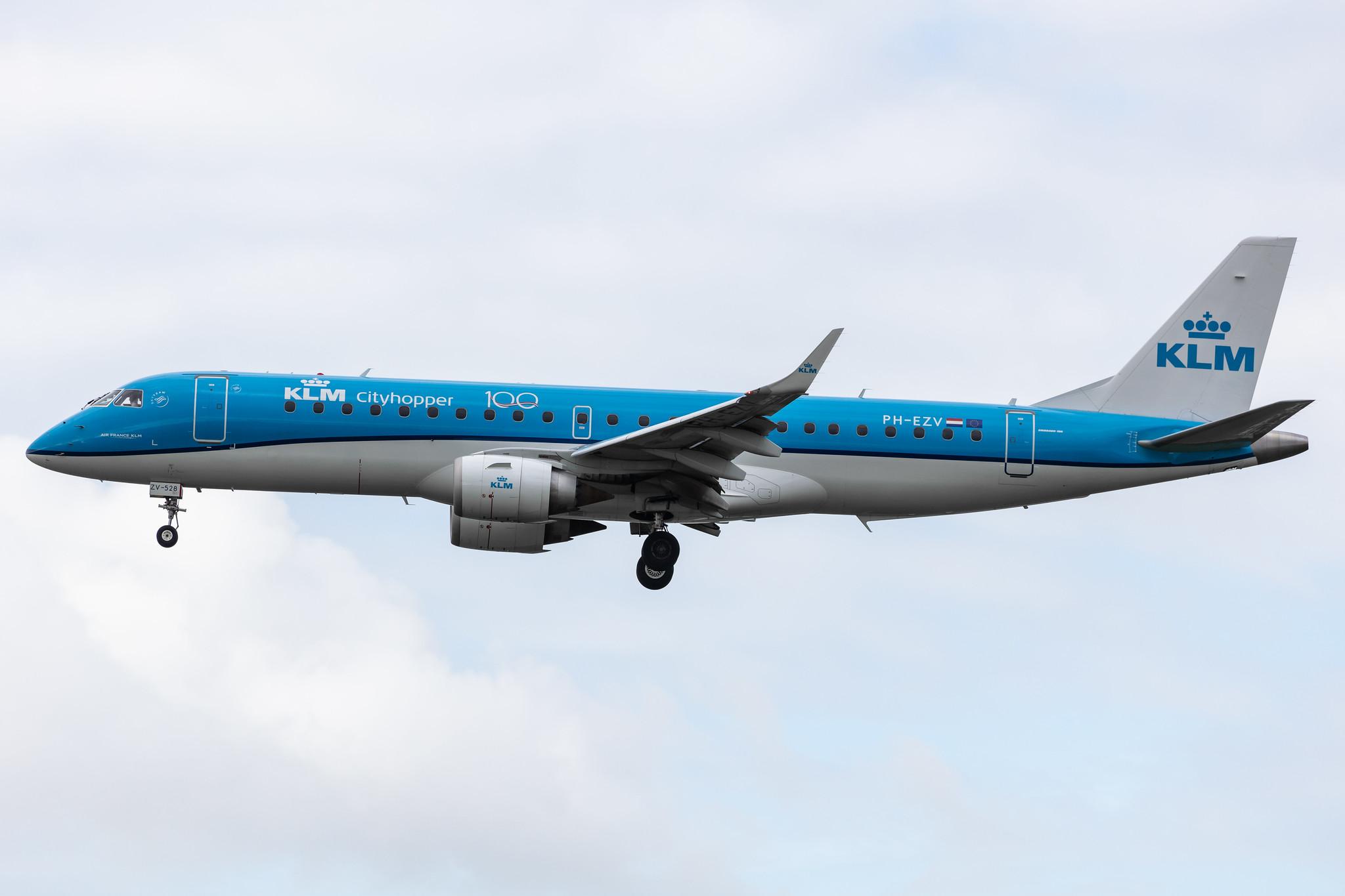 Amsterdam Airport Schiphol: KLM (KL / KLM) | Operator: KLM Cityhopper |  Embraer E190STD E190 | PH-EZV | MSN 19000528