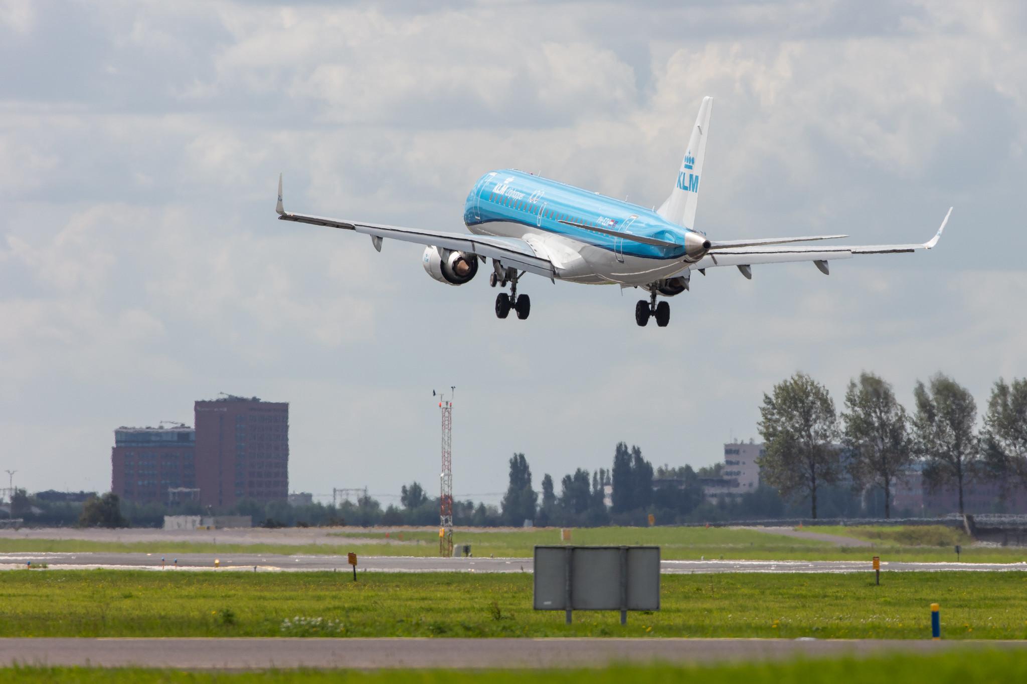 Amsterdam Airport Schiphol: KLM (KL / KLM) | Operator: KLM Cityhopper |  Embraer E190STD E190 | PH-EZH | MSN 19000319