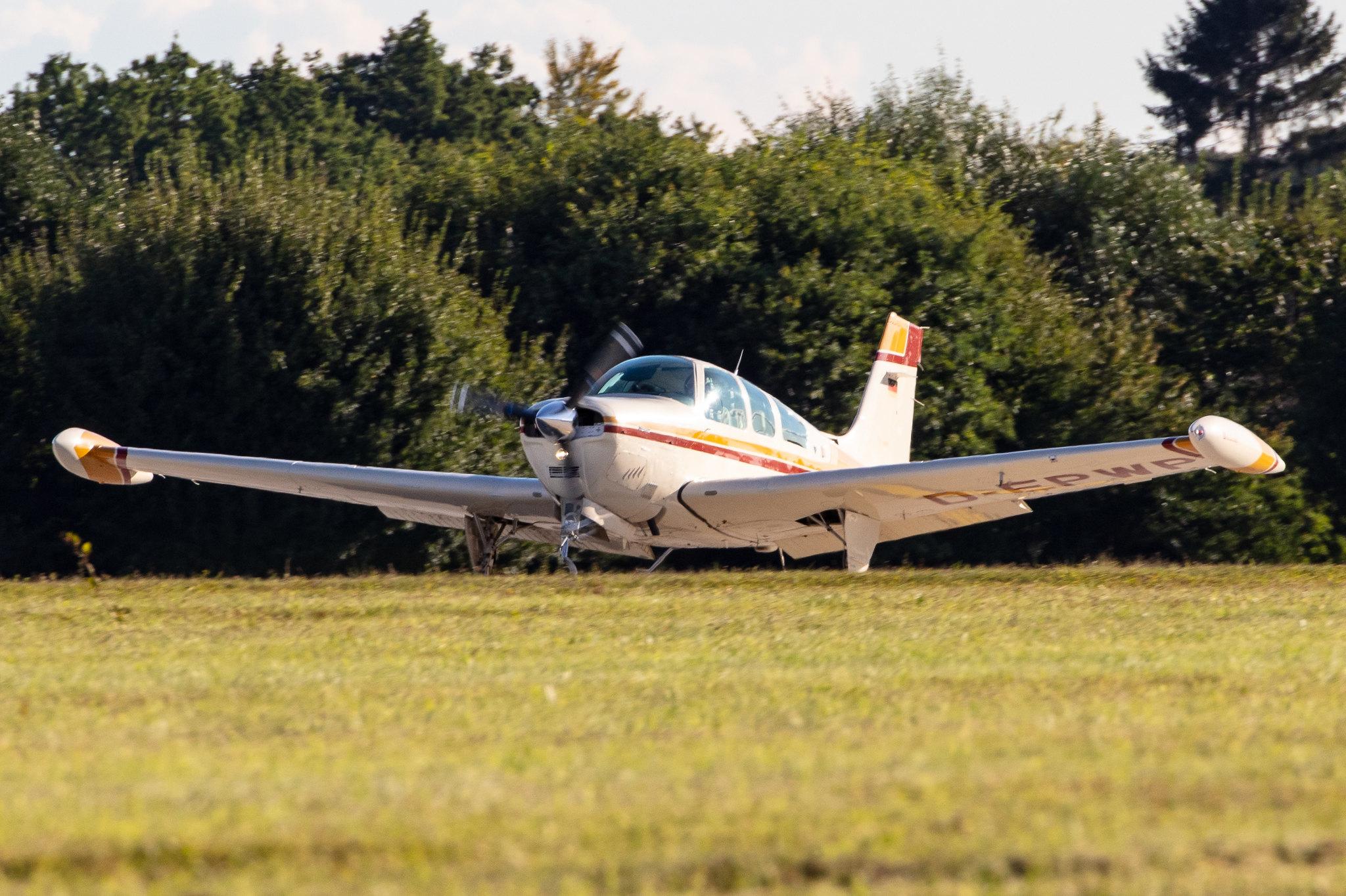 Hamburg Airport: Private Owner |  Beech F33A Bonanza BE33 | D-EPWP | MSN CE-1654