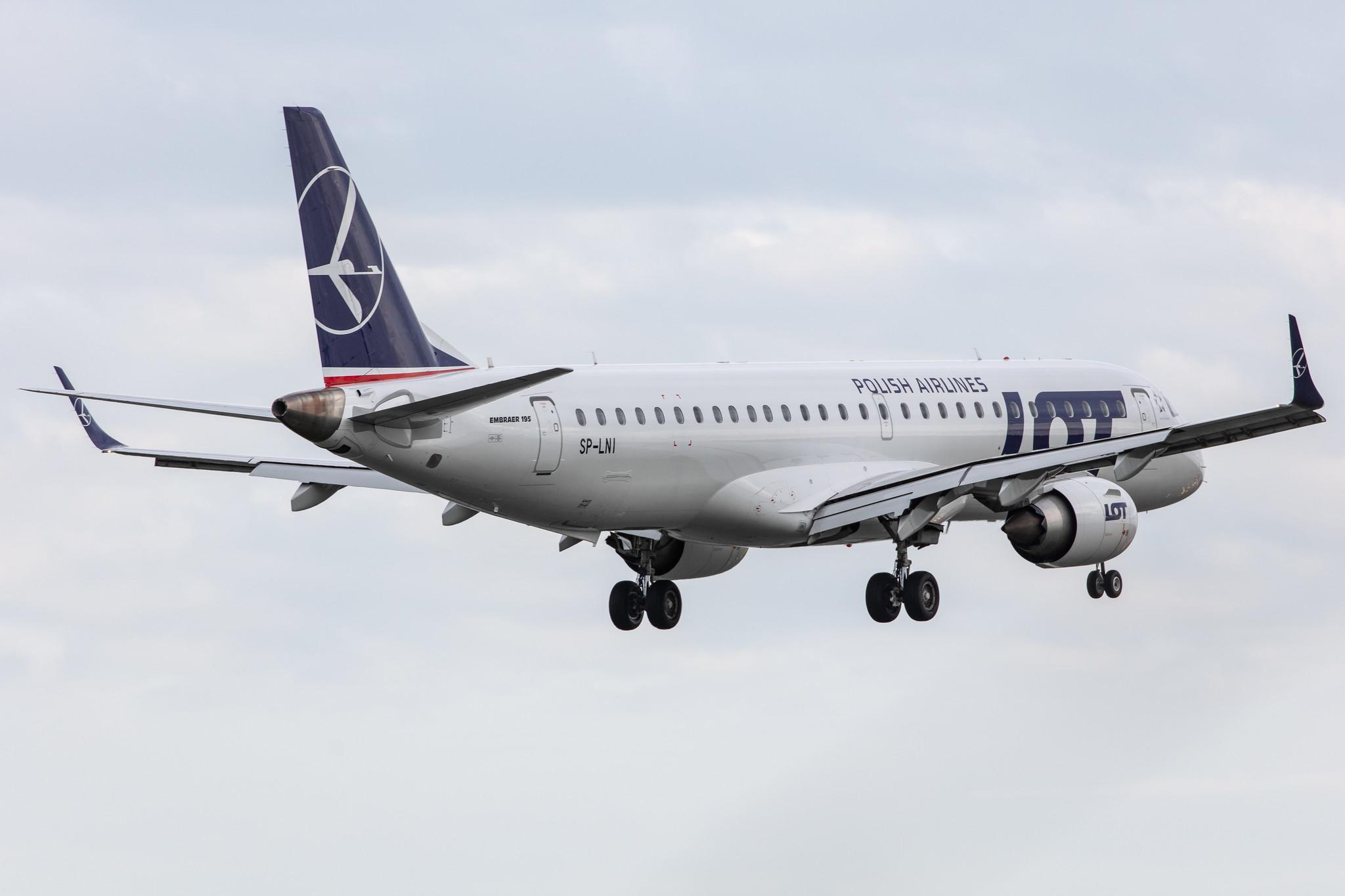 Amsterdam Airport Schiphol: LOT (LO / LOT) |  Embraer E195LR E195 | SP-LNI | MSN 19000240