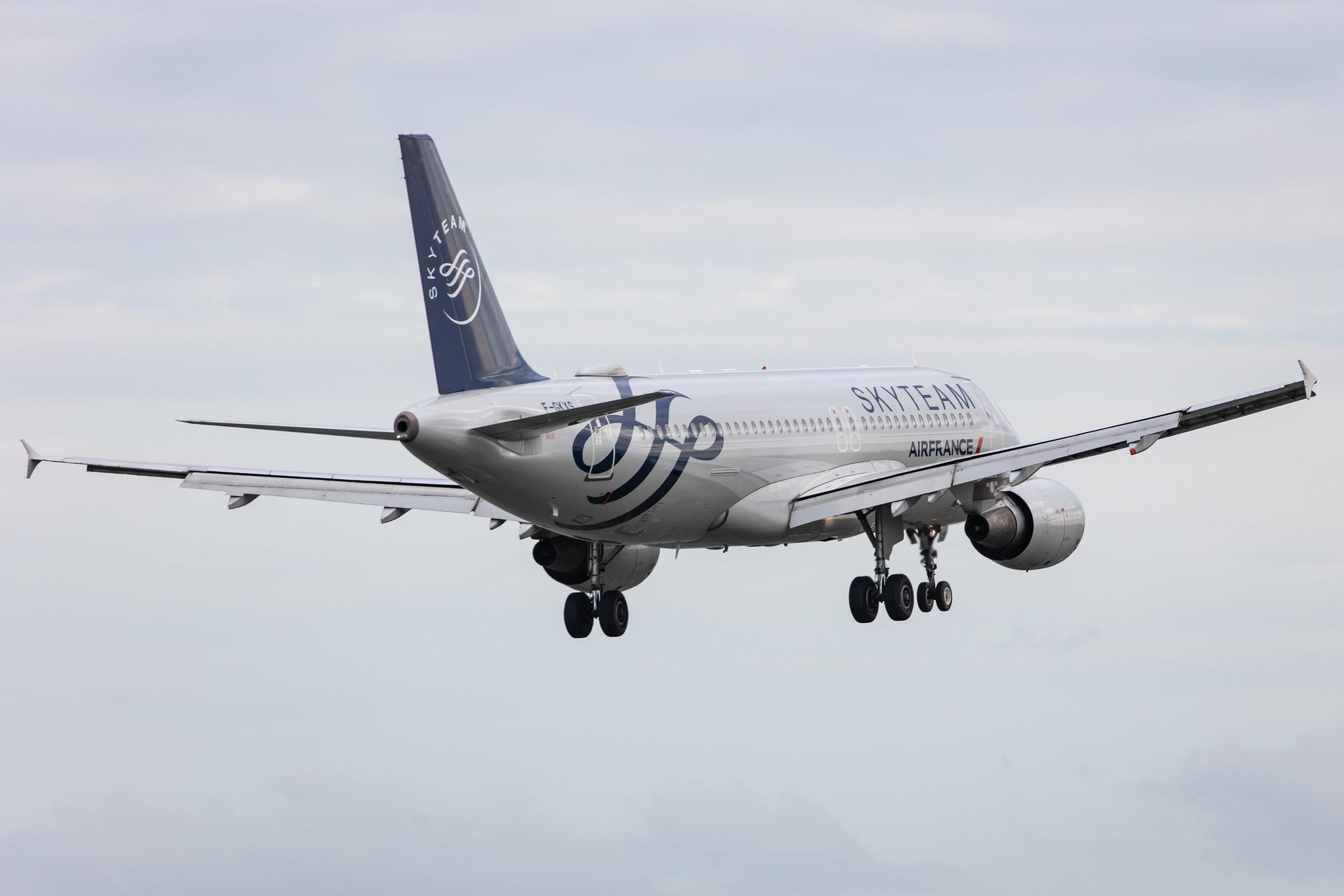 Amsterdam Airport Schiphol: Air France (AF / AFR) |  Livery: SkyTeam Livery |  Airbus A320-214 A320 | F-GKXS | MSN 3825
