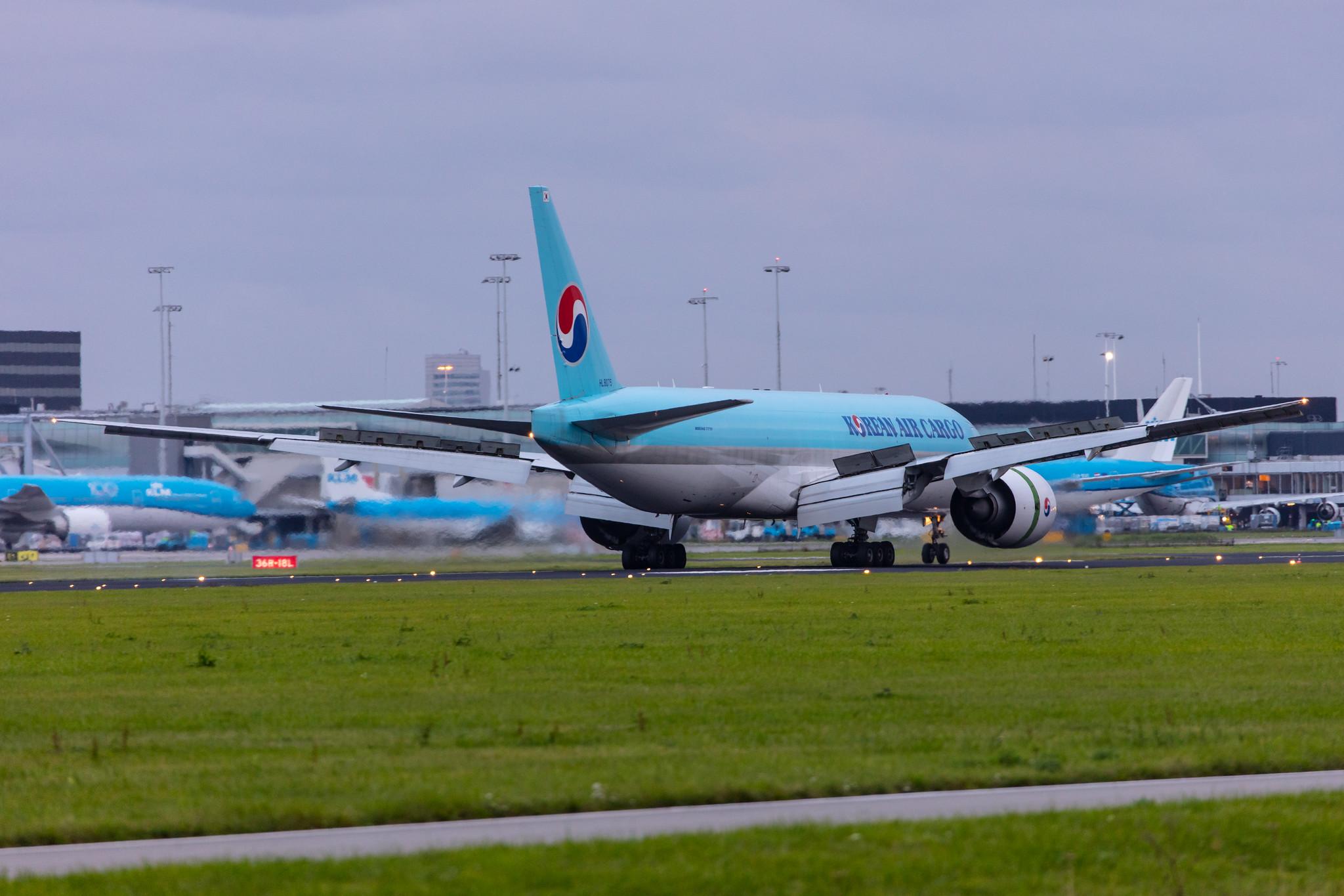 Amsterdam Airport Schiphol: Korean Air Cargo (KE / KAL) | Operator: Korean Air |  Boeing 777-FEZ B77L | HL8075 | MSN 62631