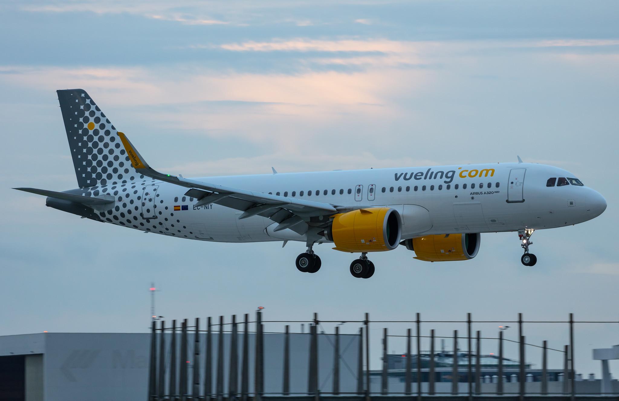 Amsterdam Airport Schiphol: Vueling (VY / VLG) |  Airbus A320-271N A20N | EC-NIY | MSN 10052