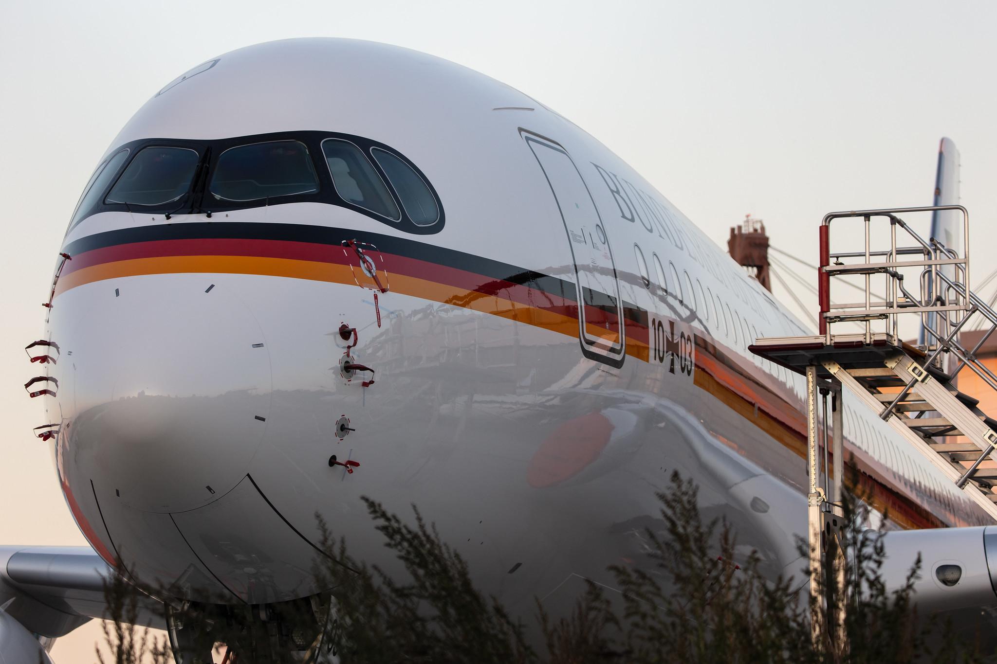 Hamburg Airport: German Air Force (/ GAF) |  Airbus A350-941 A359 | 10+03 (D-AGAF) | MSN 416