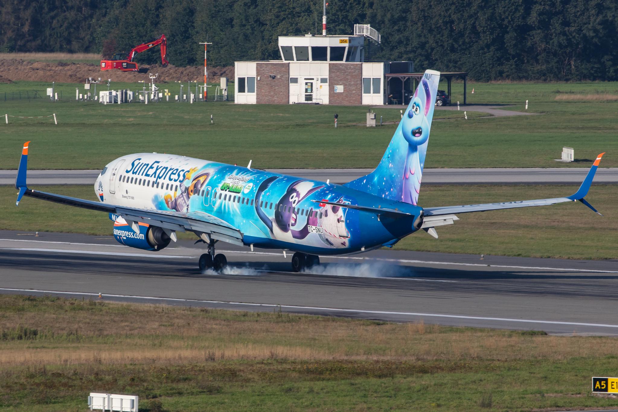 Hamburg Airport: SunExpress (XQ / SXS) |  Livery: Shaun das Schaf - UFO-Alarm Livery |  Boeing 737-8HC B738 | TC-SNU | MSN 40756