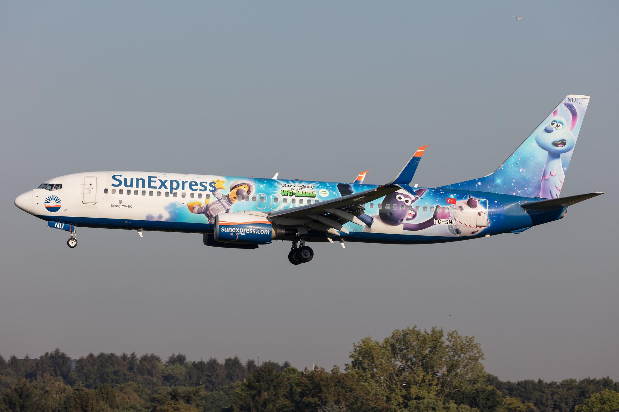 Hamburg Airport: SunExpress (XQ / SXS) |  Livery: Shaun das Schaf - UFO-Alarm Livery |  Boeing 737-8HC B738 | TC-SNU | MSN 40756