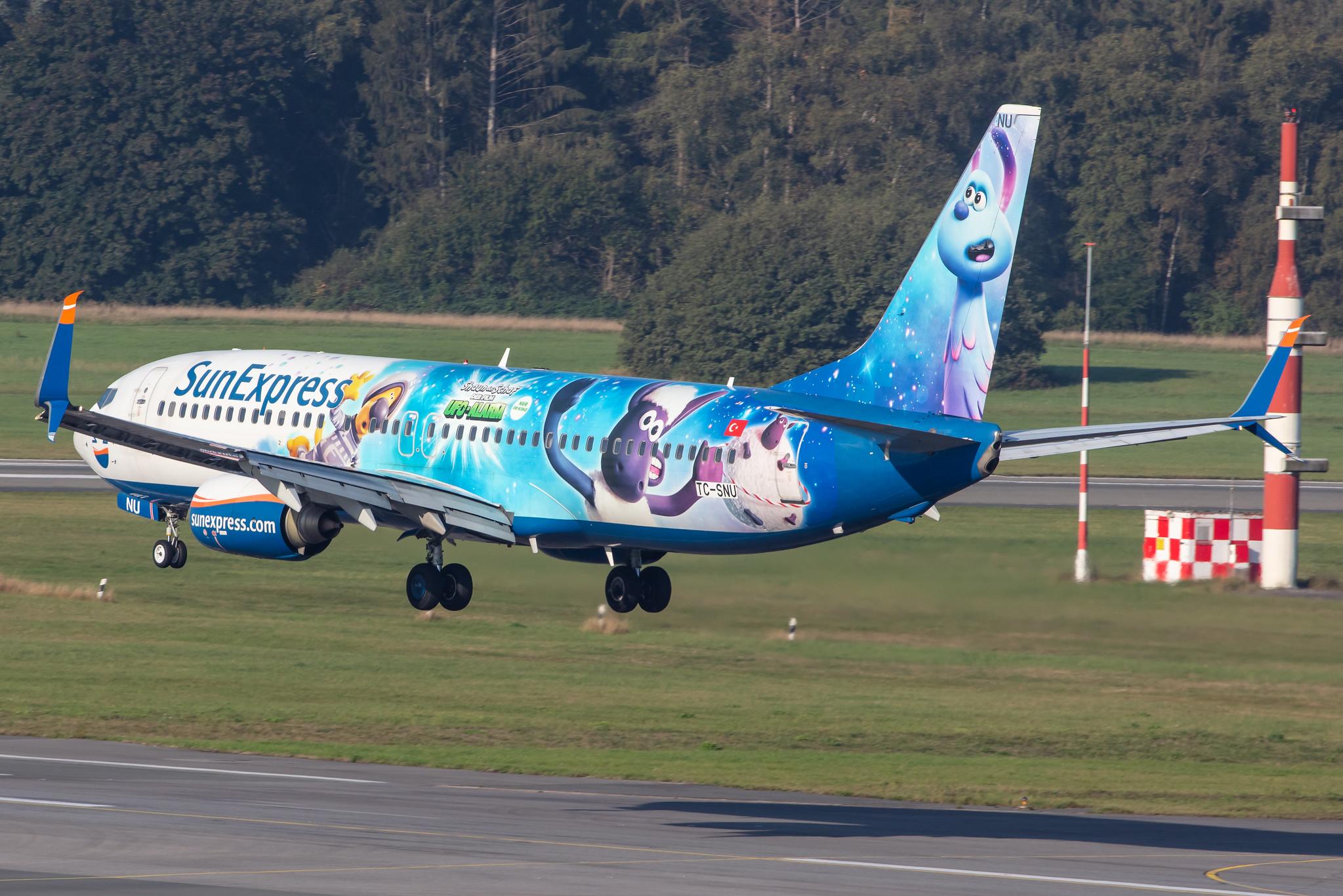 Hamburg Airport: SunExpress (XQ / SXS) |  Livery: Shaun das Schaf - UFO-Alarm Livery |  Boeing 737-8HC B738 | TC-SNU | MSN 40756