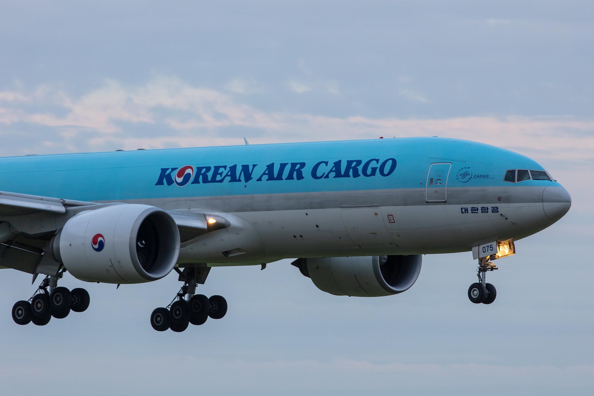 Amsterdam Airport Schiphol: Korean Air Cargo (KE / KAL) | Operator: Korean Air |  Boeing 777-FEZ B77L | HL8075 | MSN 62631